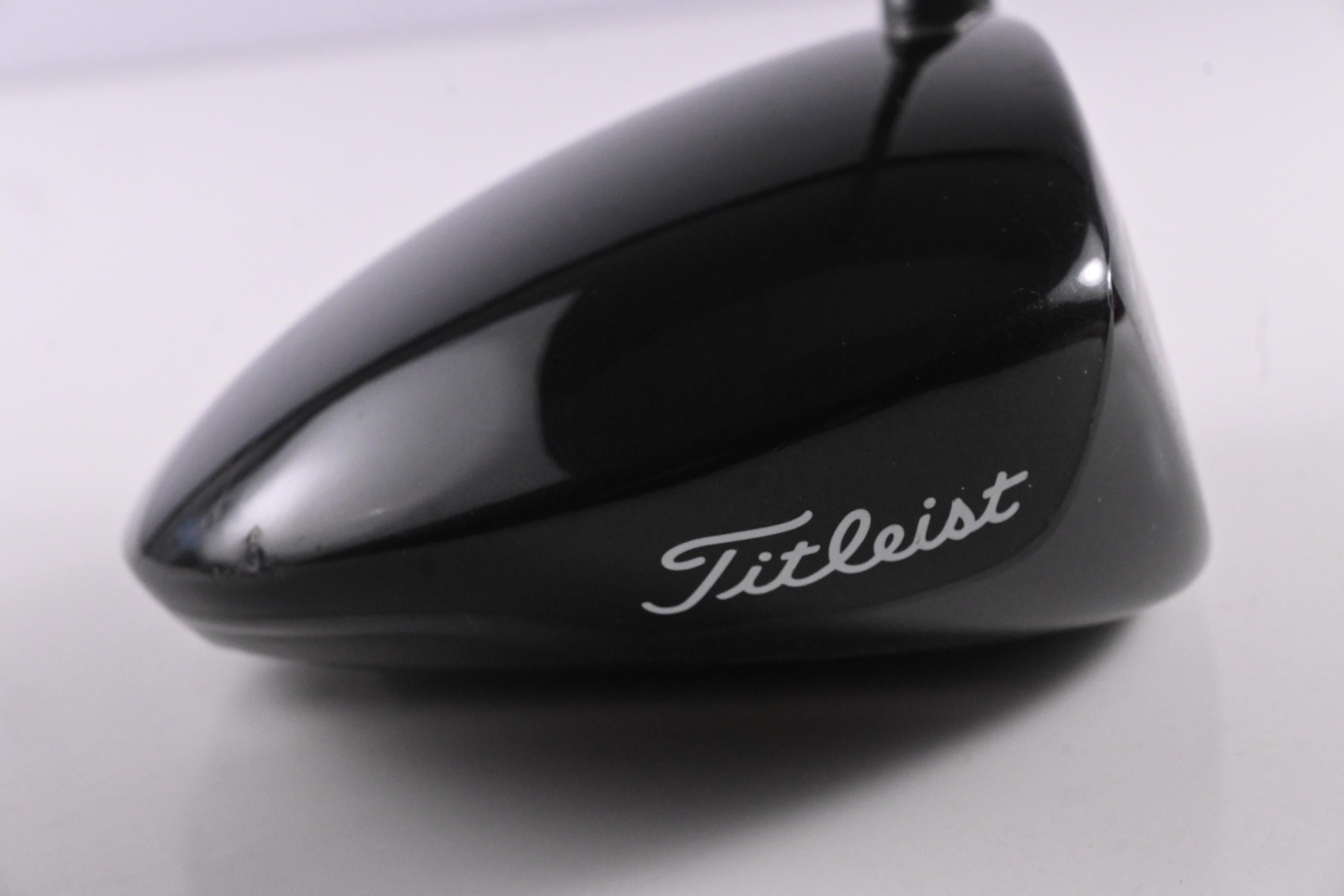 Titleist 913 D2 Driver / 9.5 Degree / Stiff Flex Aldila Phenom 70 Shaft