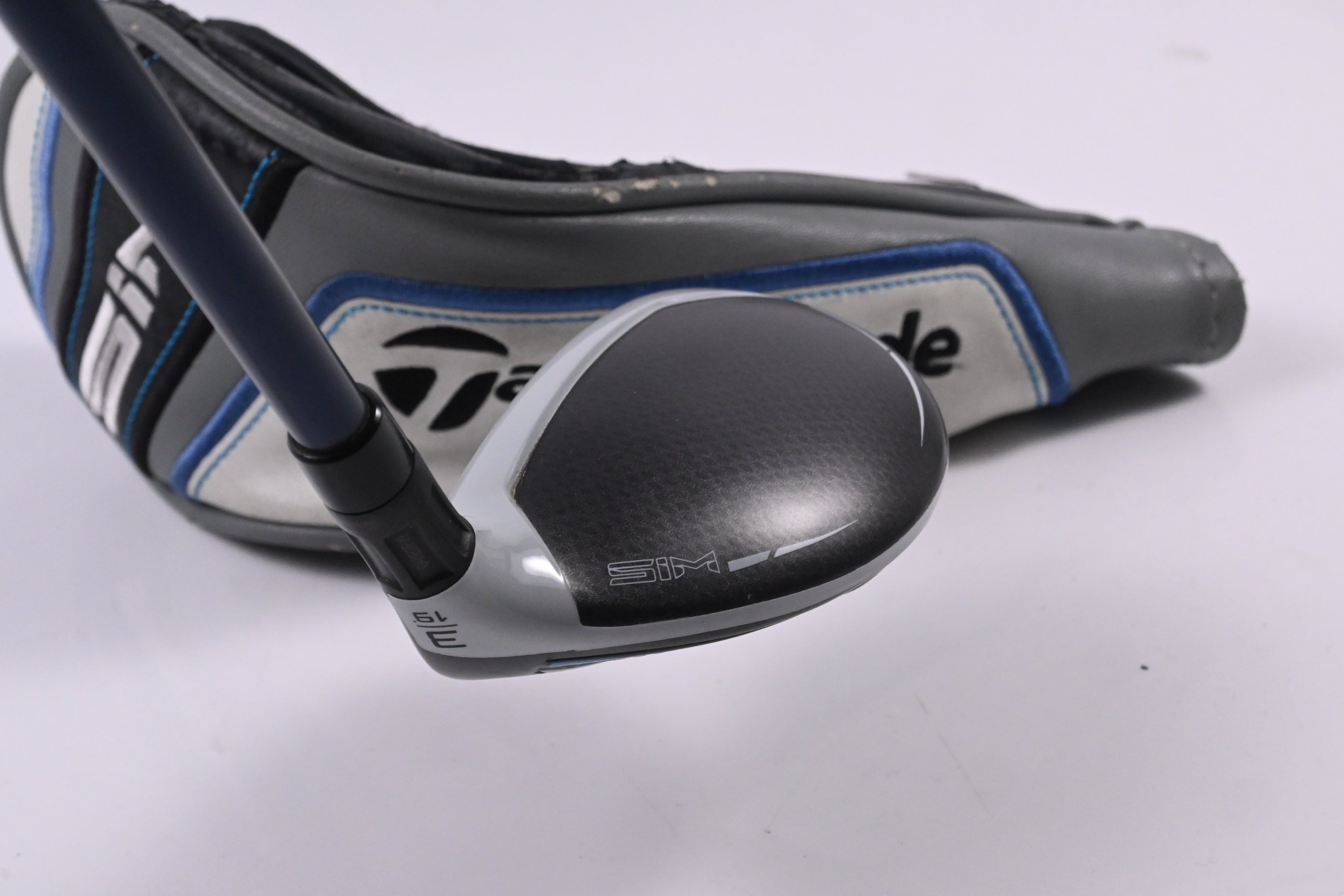 Taylormade SIM Max #3 Hybrid / 19 Degree / Stiff Flex Fujikura Ventus Blue 7