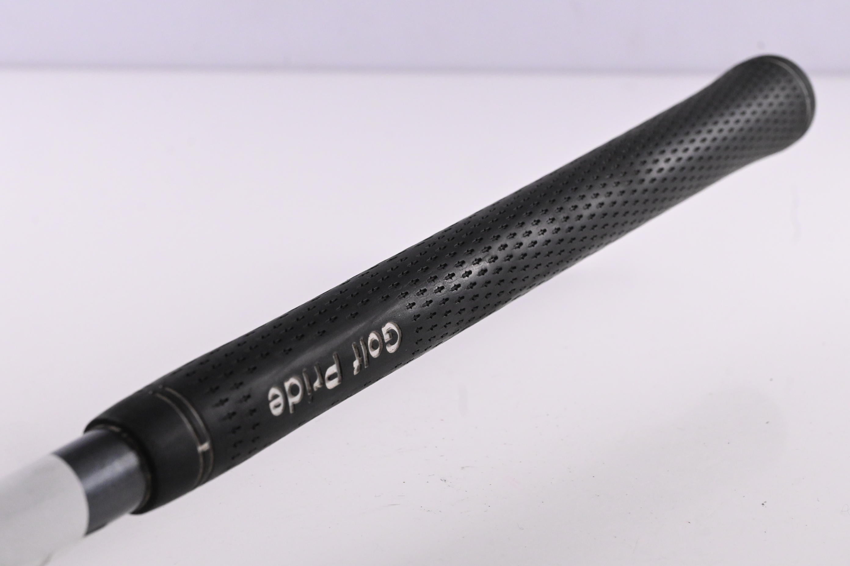 Titleist 913 D2 Driver / 9.5 Degree / Stiff Flex Aldila Phenom 70 Shaft