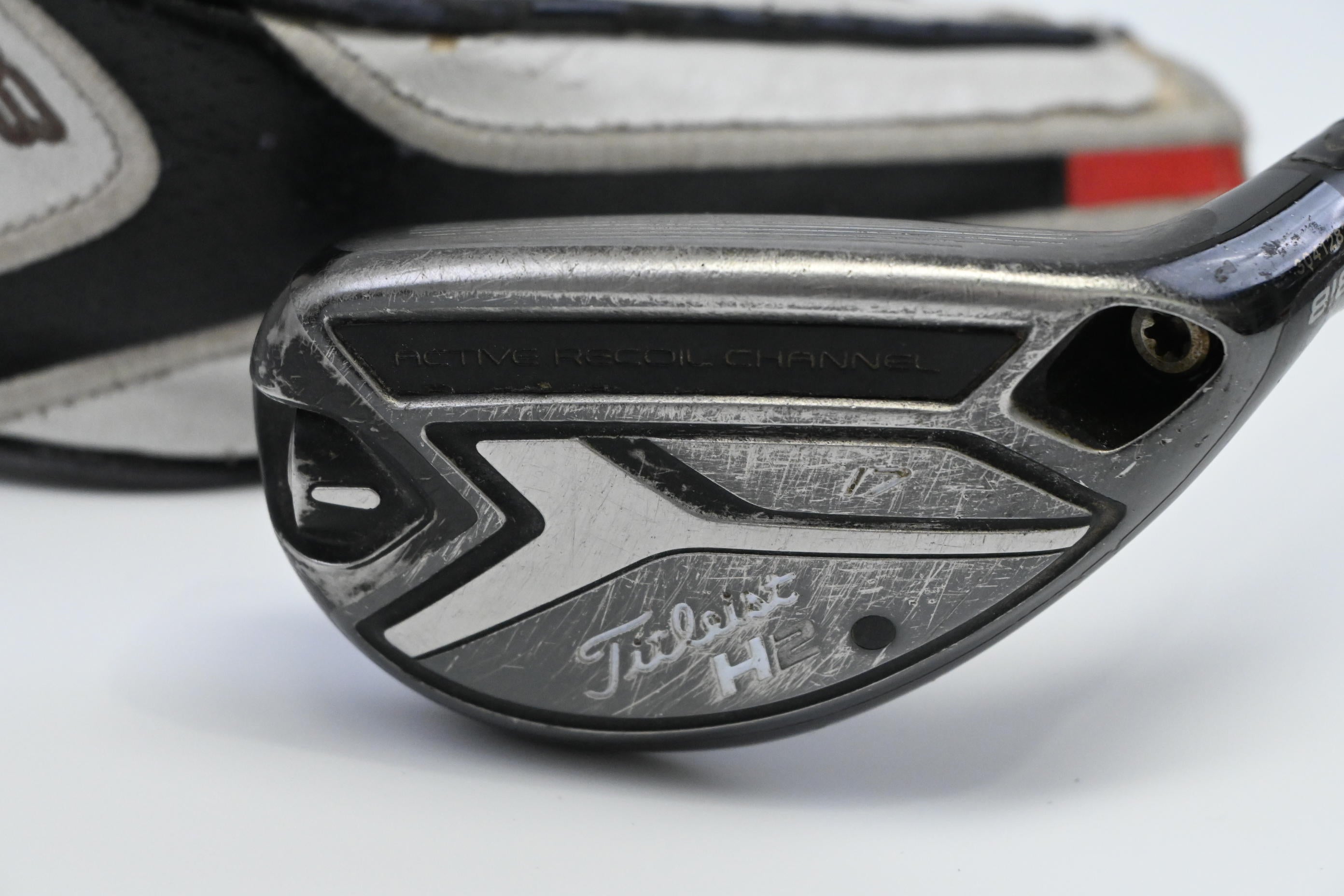 Titleist 818 H2 #2 Hybrid / 17 Degree / Stiff Flex Aldila Rogue Max 85 Shaft
