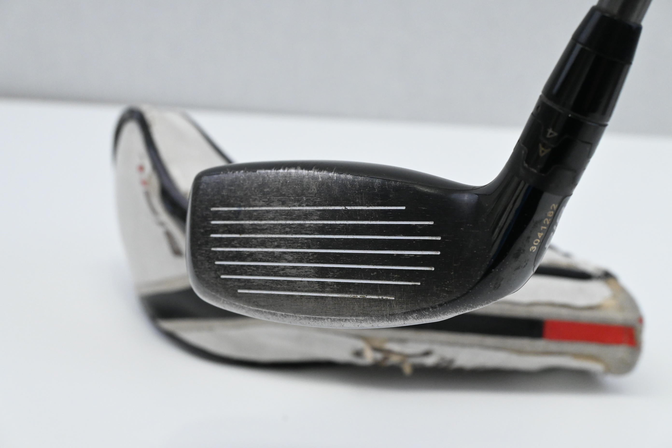 Titleist 818 H2 #2 Hybrid / 17 Degree / Stiff Flex Aldila Rogue Max 85 Shaft