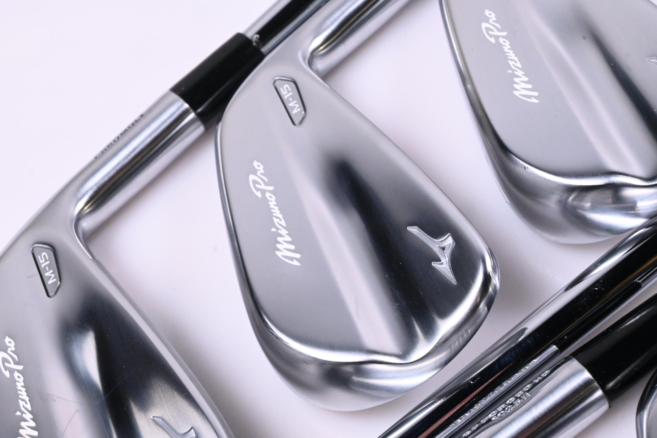 Mizuno M-15 Irons / 5-PW+GW / Regular Flex Dynamic Gold 105 R300 Shafts