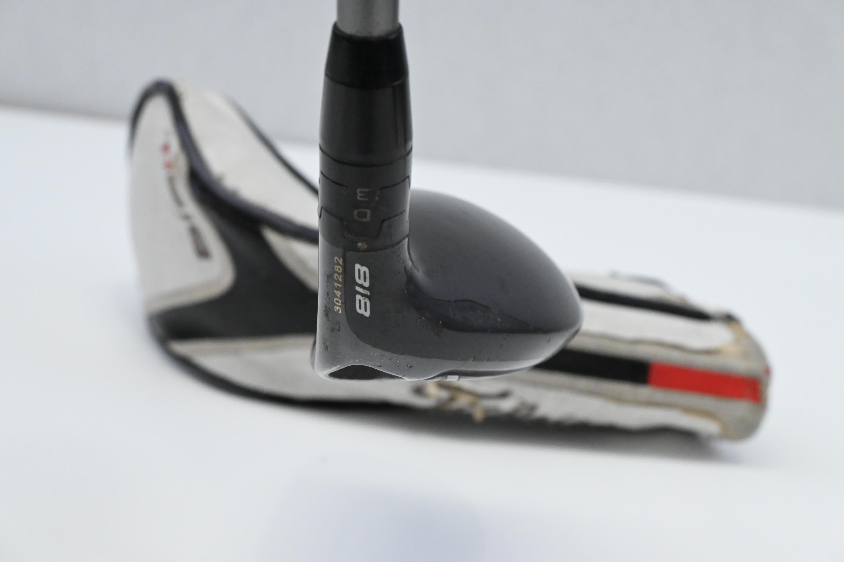 Titleist 818 H2 #2 Hybrid / 17 Degree / Stiff Flex Aldila Rogue Max 85 Shaft