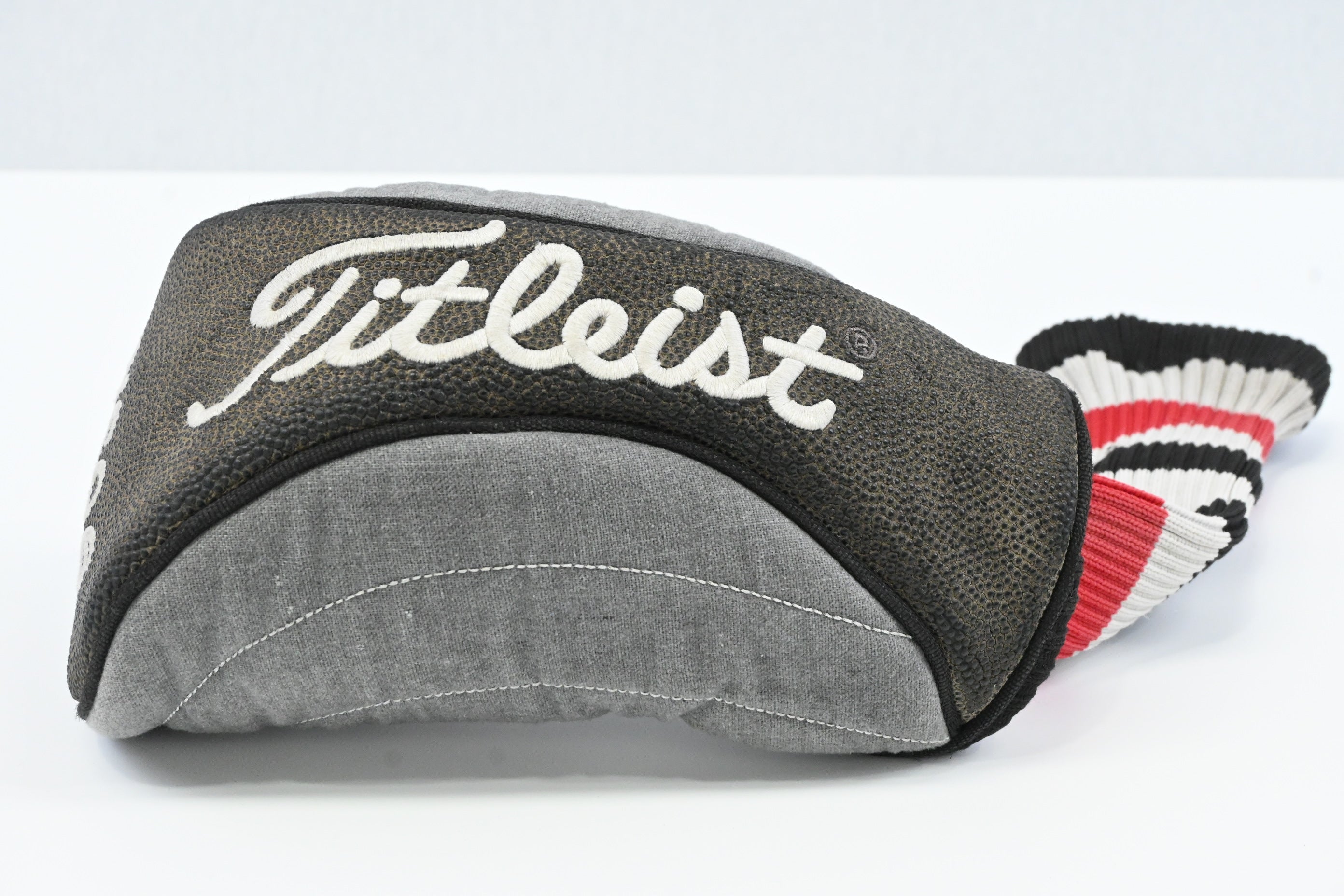 Titleist 905 R Driver / 9.5 Degree / X-Flex UST Proforce V2 66 Shaft