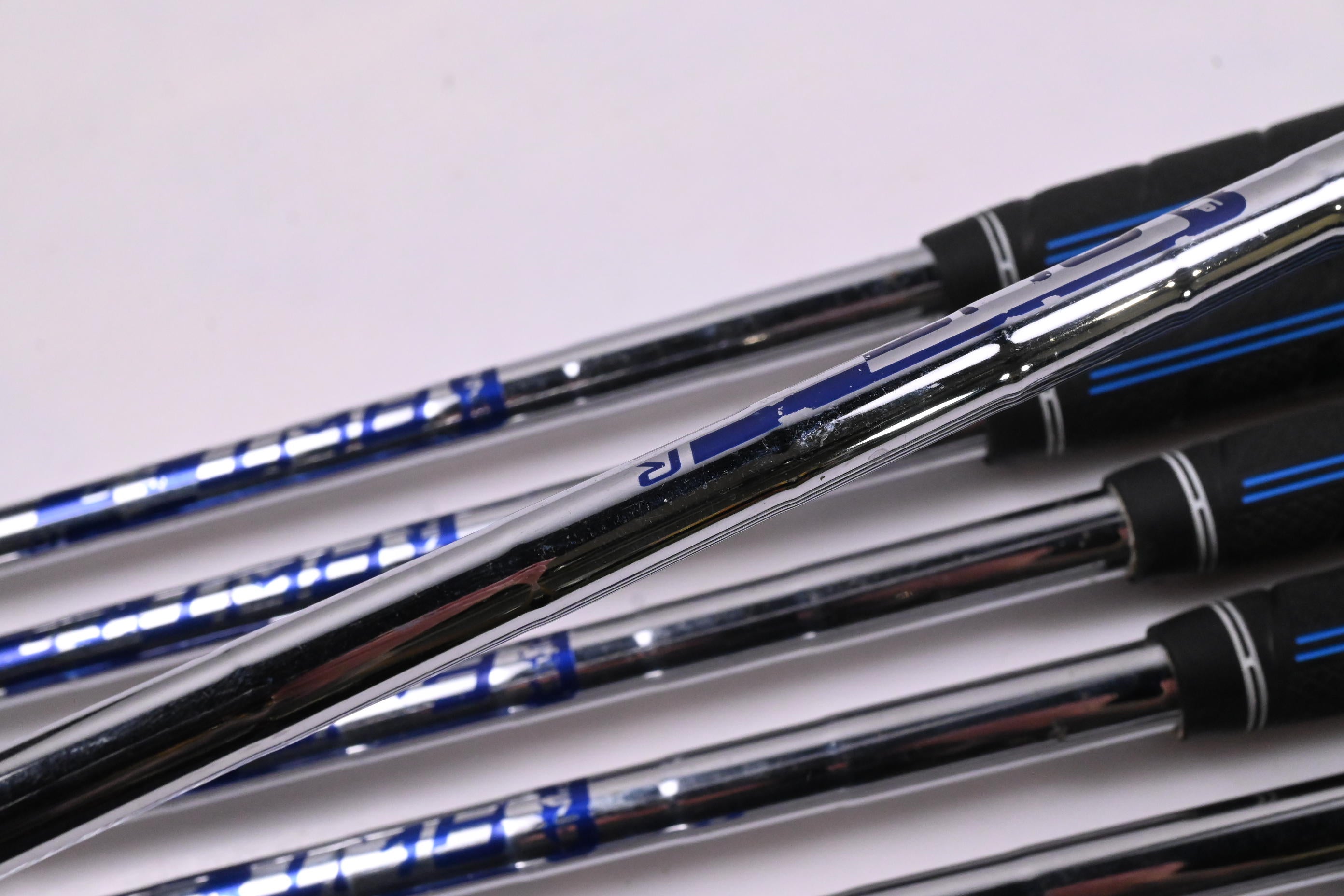Ping G Series Irons / 5-PW+SW / Black Dot / Regular Flex Ping AWT 2.0 Shafts