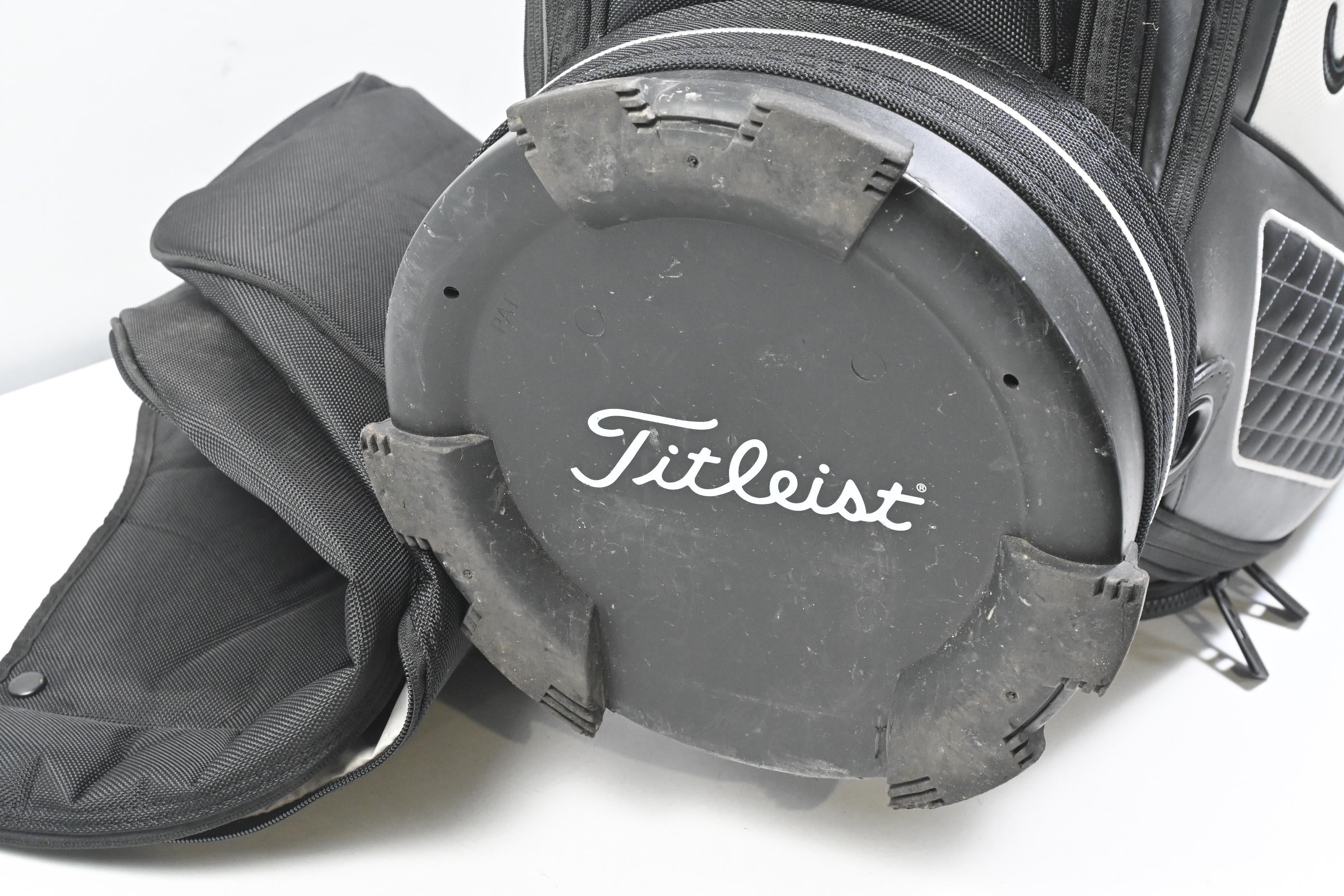 Titleist Cart Bag / 6-Way Divider / Black, White