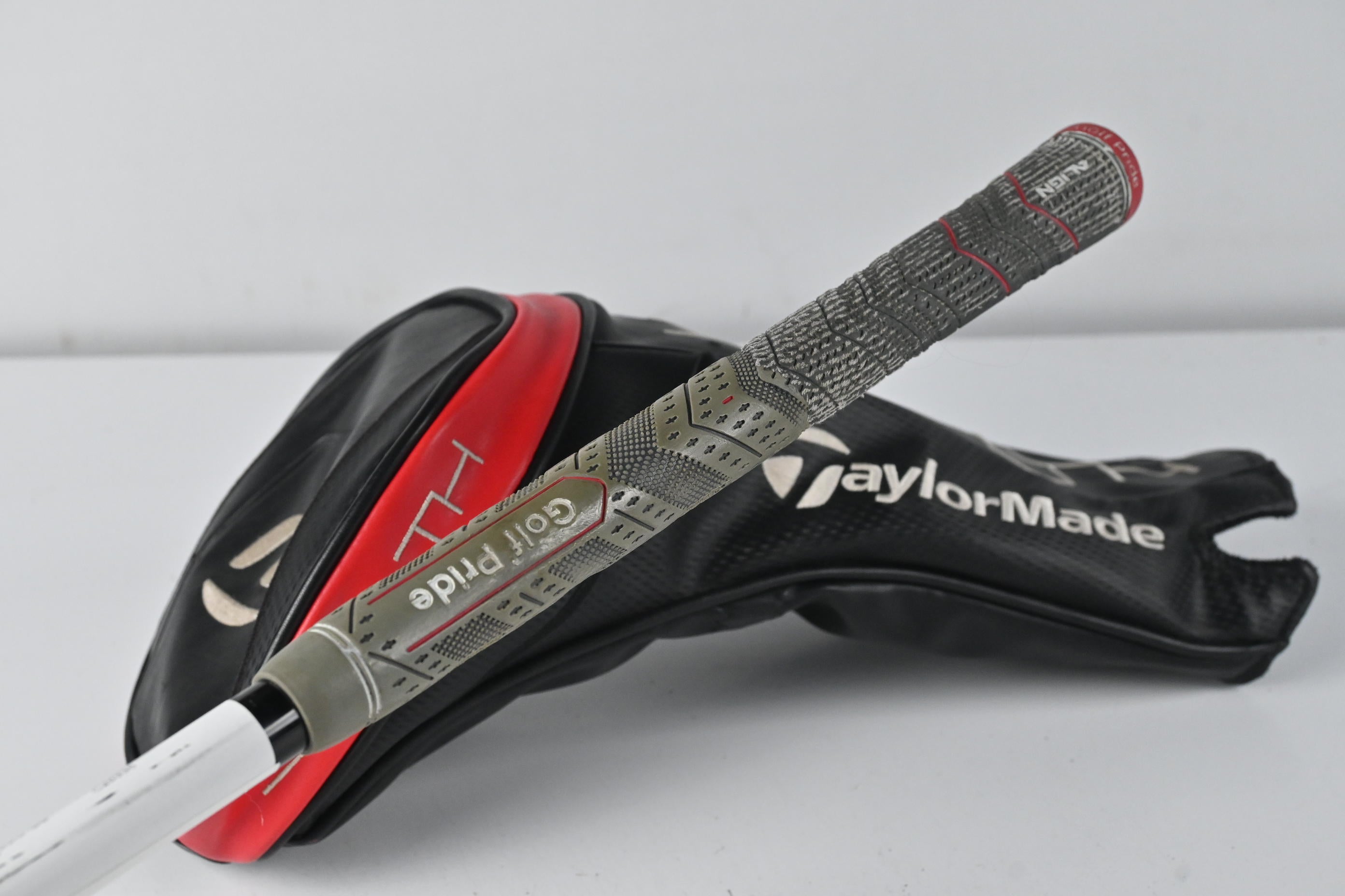 Taylormade Stealth Driver / 9 Degree / Stiff Flex Fujikura Ventus Red 5 Shaft