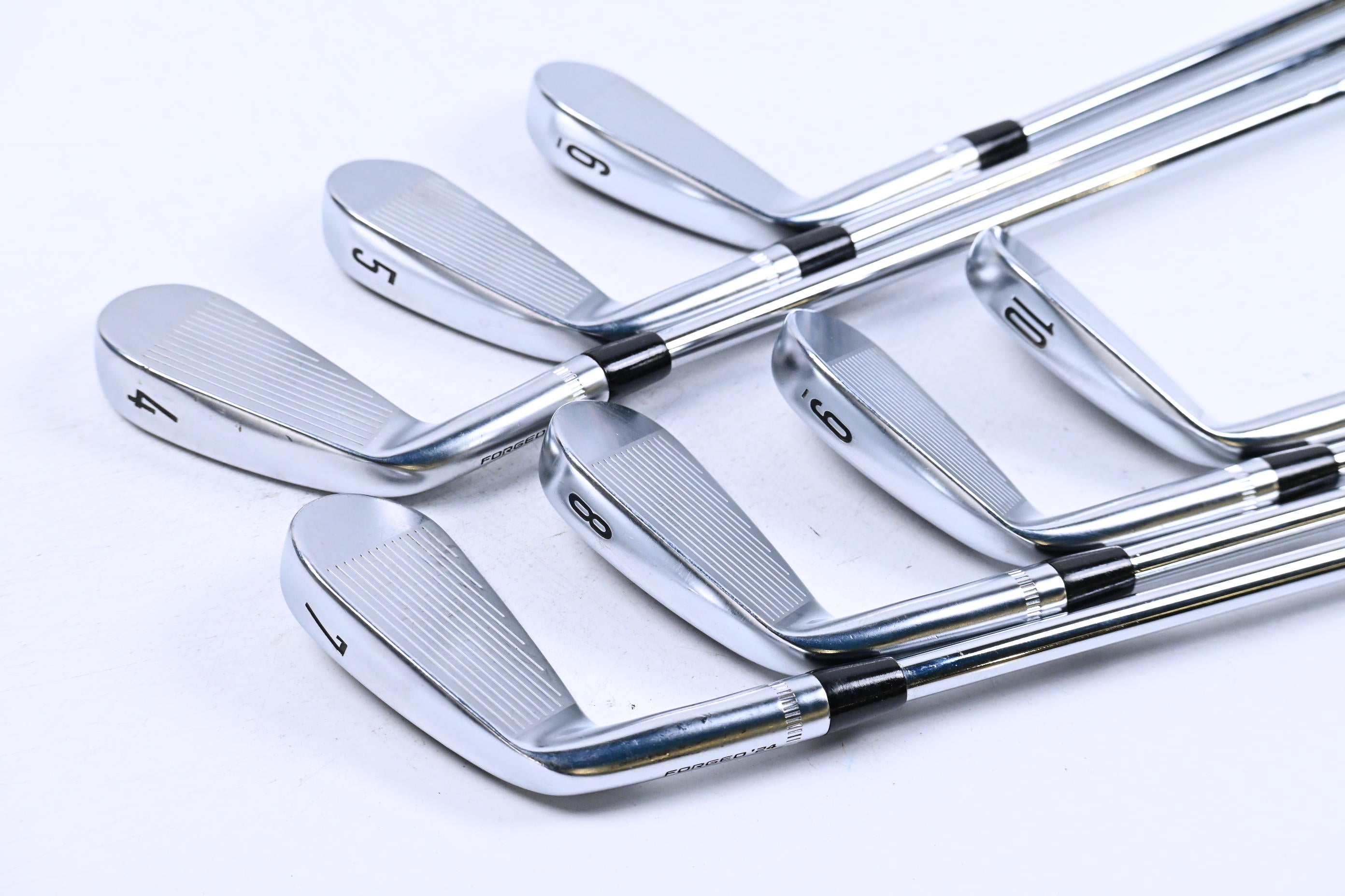 Callaway Apex CB 24 Irons / 4-PW / Stiff Flex AMT Black S300 Shafts