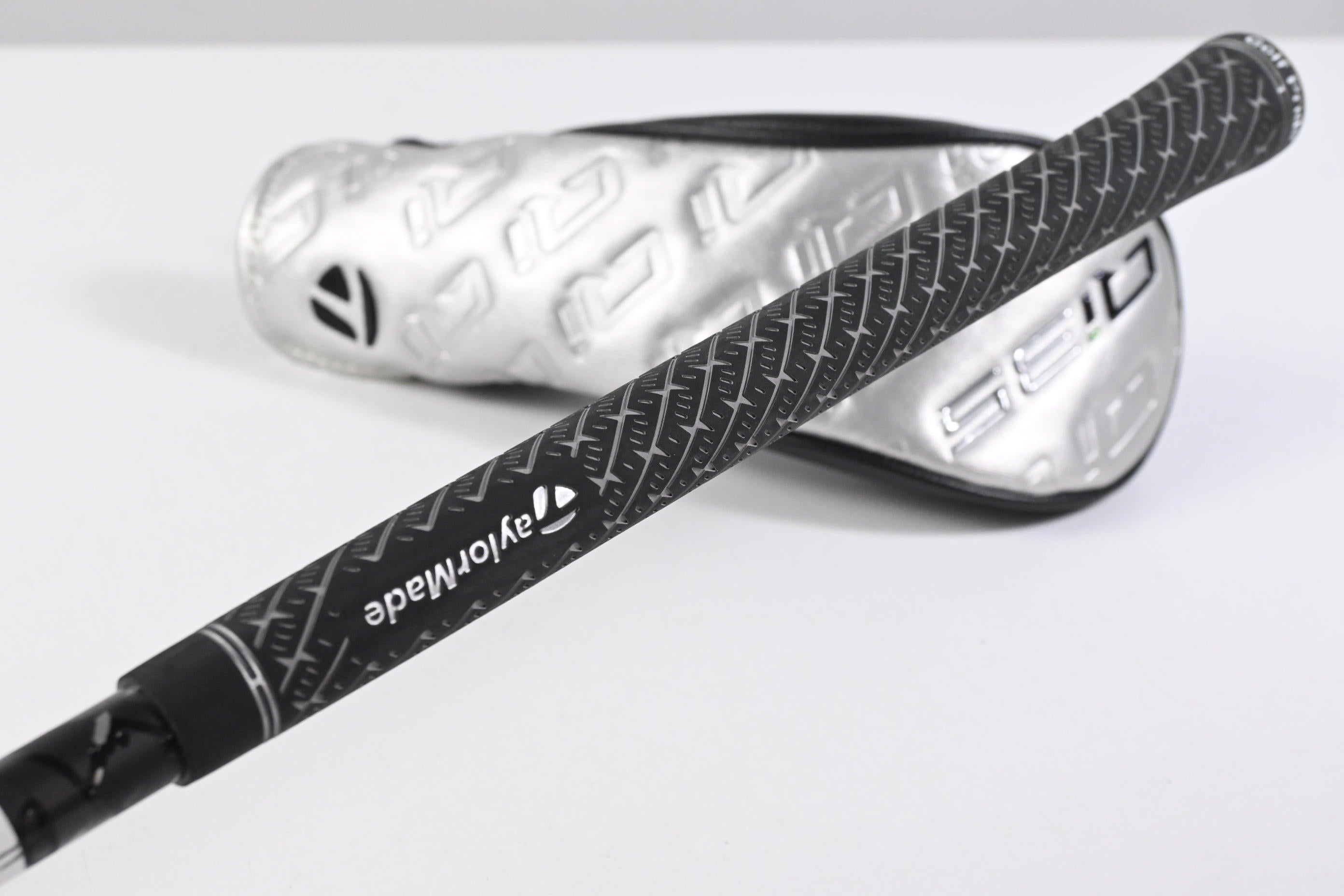 Taylormade Qi35 #4 Hybrid / 22 Degree / X-Flex Kai'li Dark Waves Blue 95 Shaft