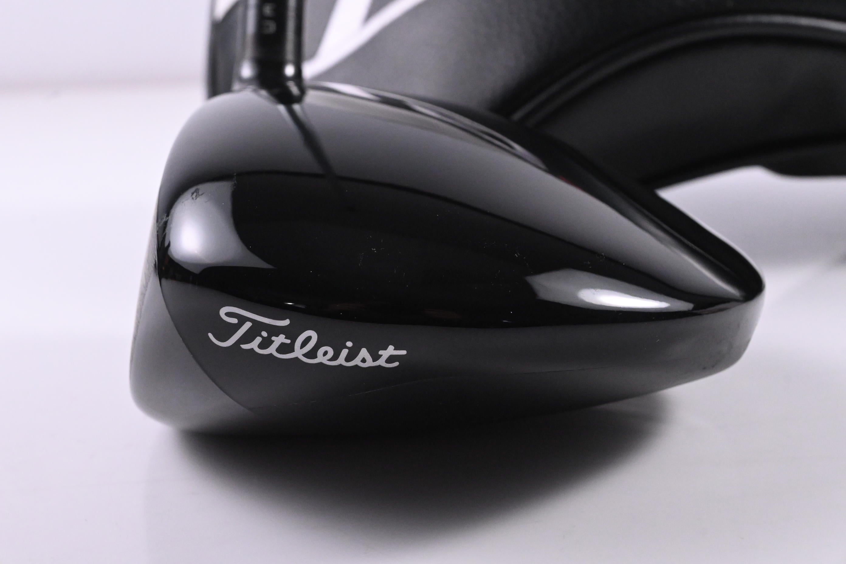 Left Hand Titleist GT2 Driver / 10 Degree /Regular Flex Fujikura Airspeeder 40 Shaft