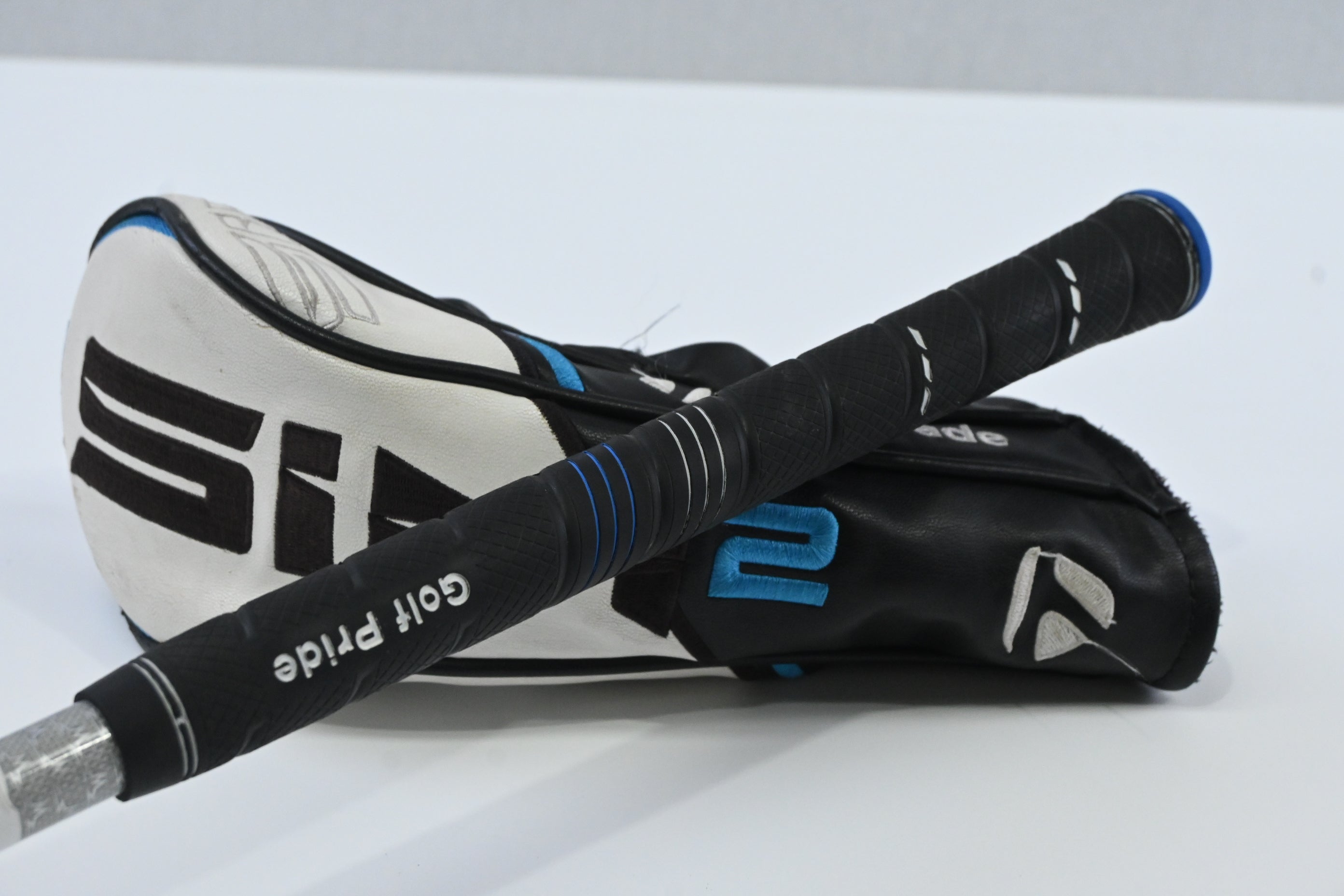 Taylormade SIM2 Ti #3 Wood / 15 Degree / Stiff Flex Tensei AV Raw Blue 65 Shaft