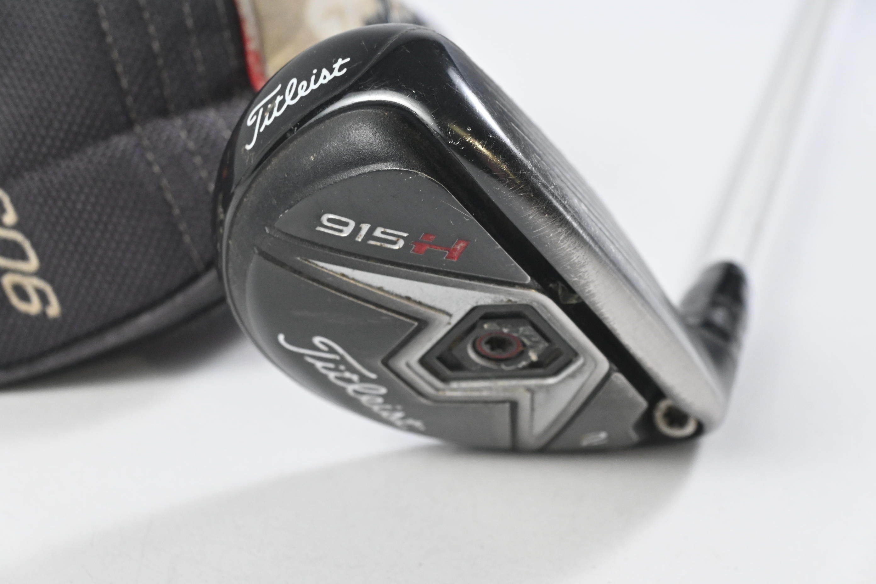 Titleist 915H #2 Hybrid / 18 Degree / Stiff Flex Aldila Rogue Black 85 Shaft