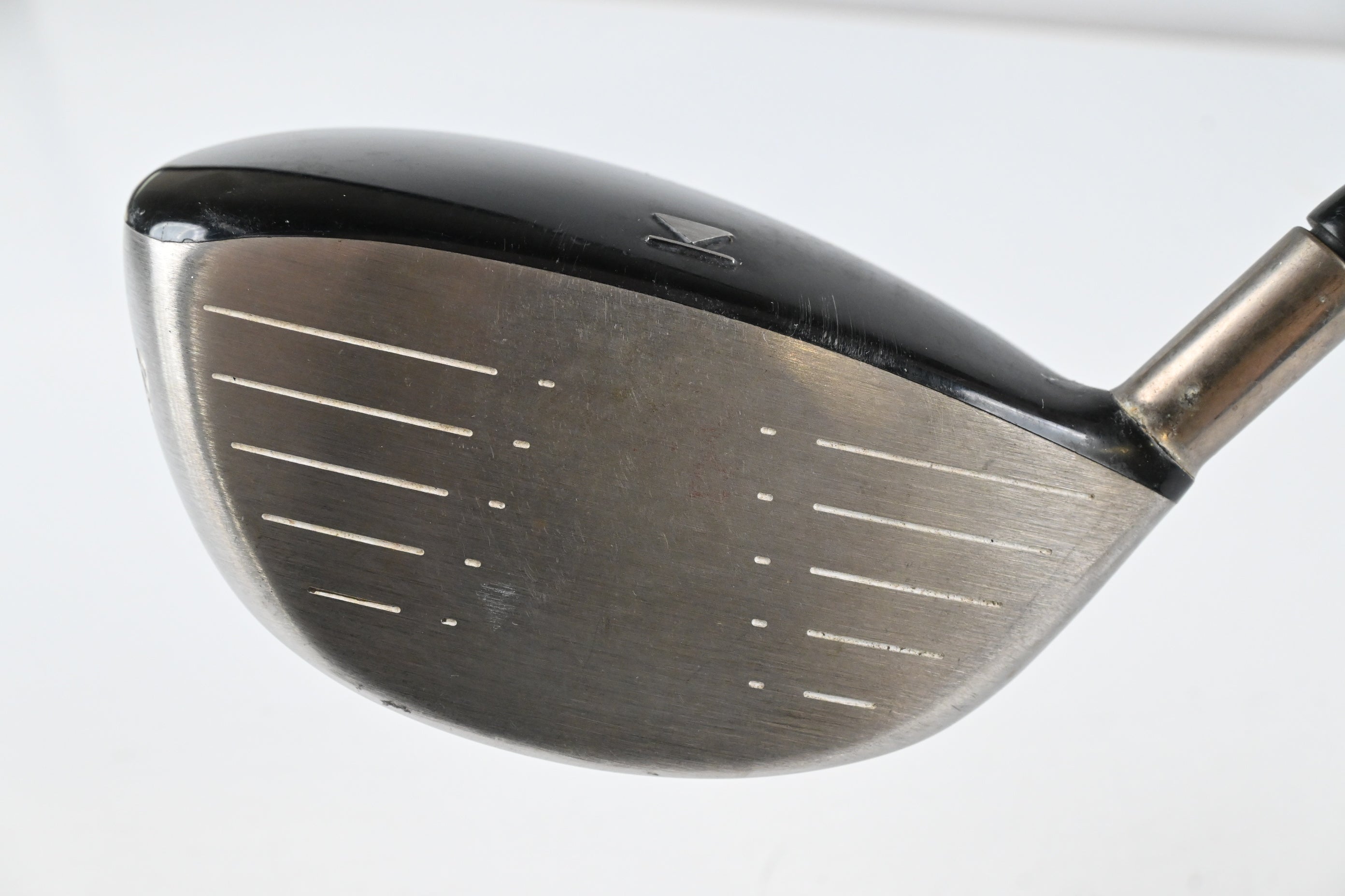 Titleist 907 D2 Driver / 9.5 Degree / Stiff Flex UST Mamiya Proforce V2 76 Shaft