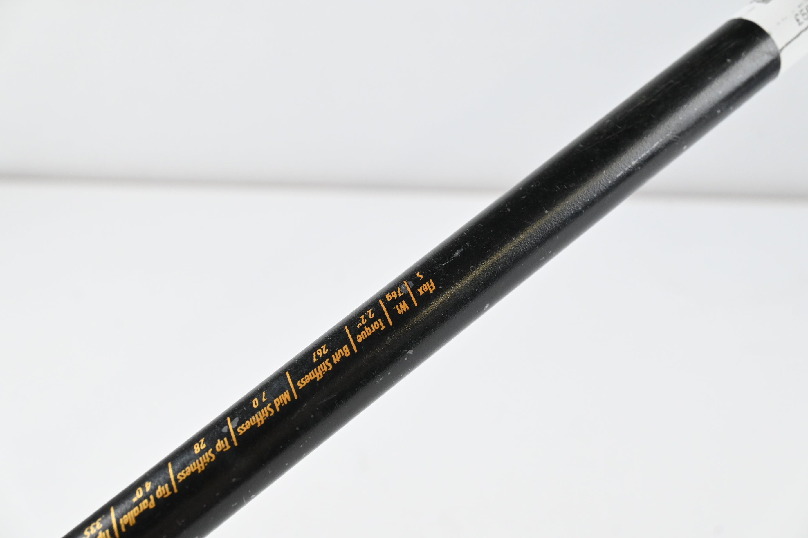 Titleist 907 D2 Driver / 9.5 Degree / Stiff Flex UST Mamiya Proforce V2 76 Shaft