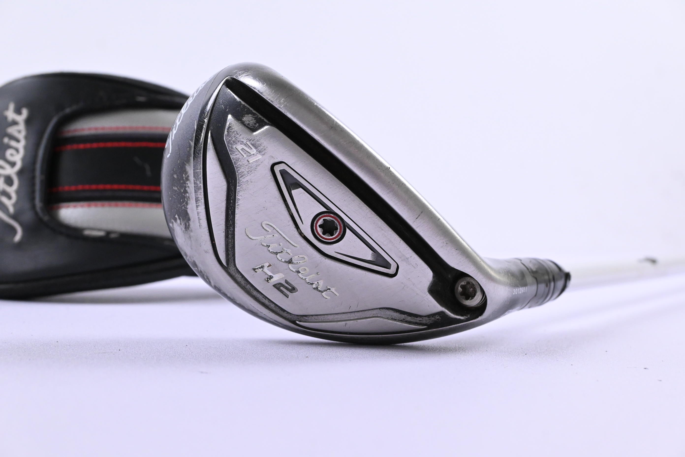 Titleist 816 H2 #3 Hybrid / 21 Degree / Stiff Flex Aldila Rogue Black 85 Shaft