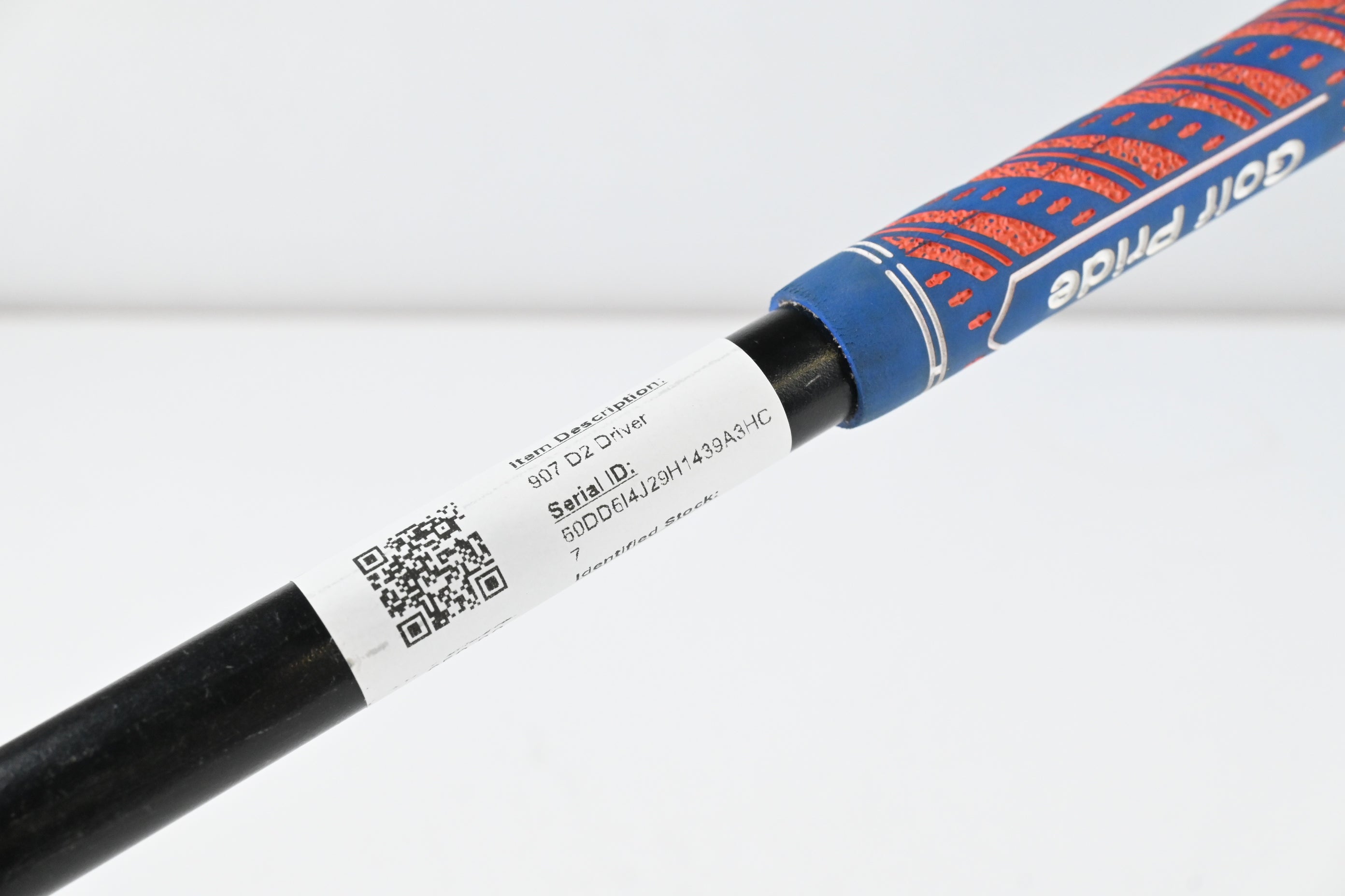 Titleist 907 D2 Driver / 9.5 Degree / Stiff Flex UST Mamiya Proforce V2 76 Shaft