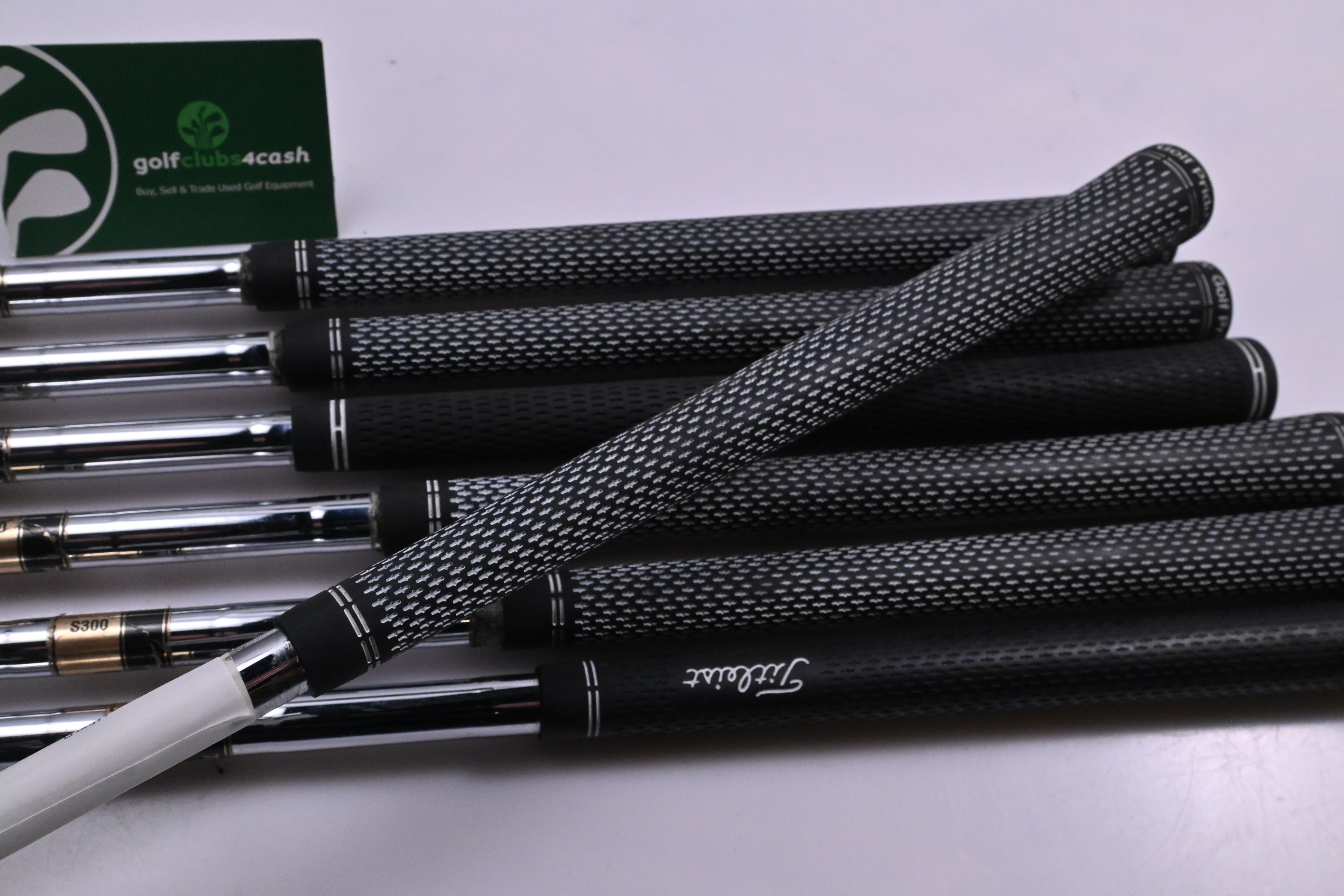 Titleist 714 CB Irons / 4-PW / Stiff Flex Dynamic Gold S300 Shafts