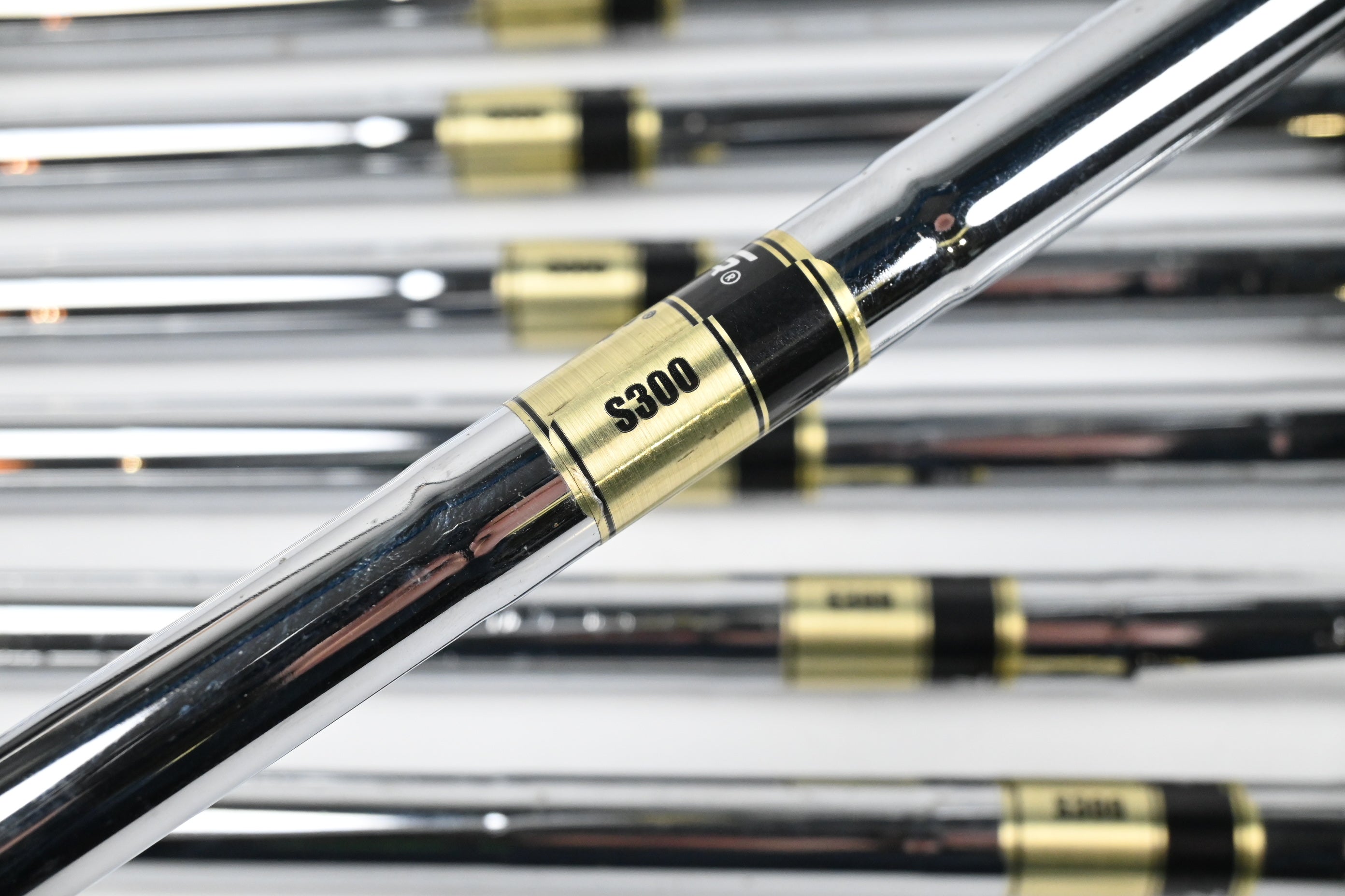 Wilson Staff Model Blade 2019 Irons / 4-PW / Stiff Flex Dynamic Gold S300 Shafts
