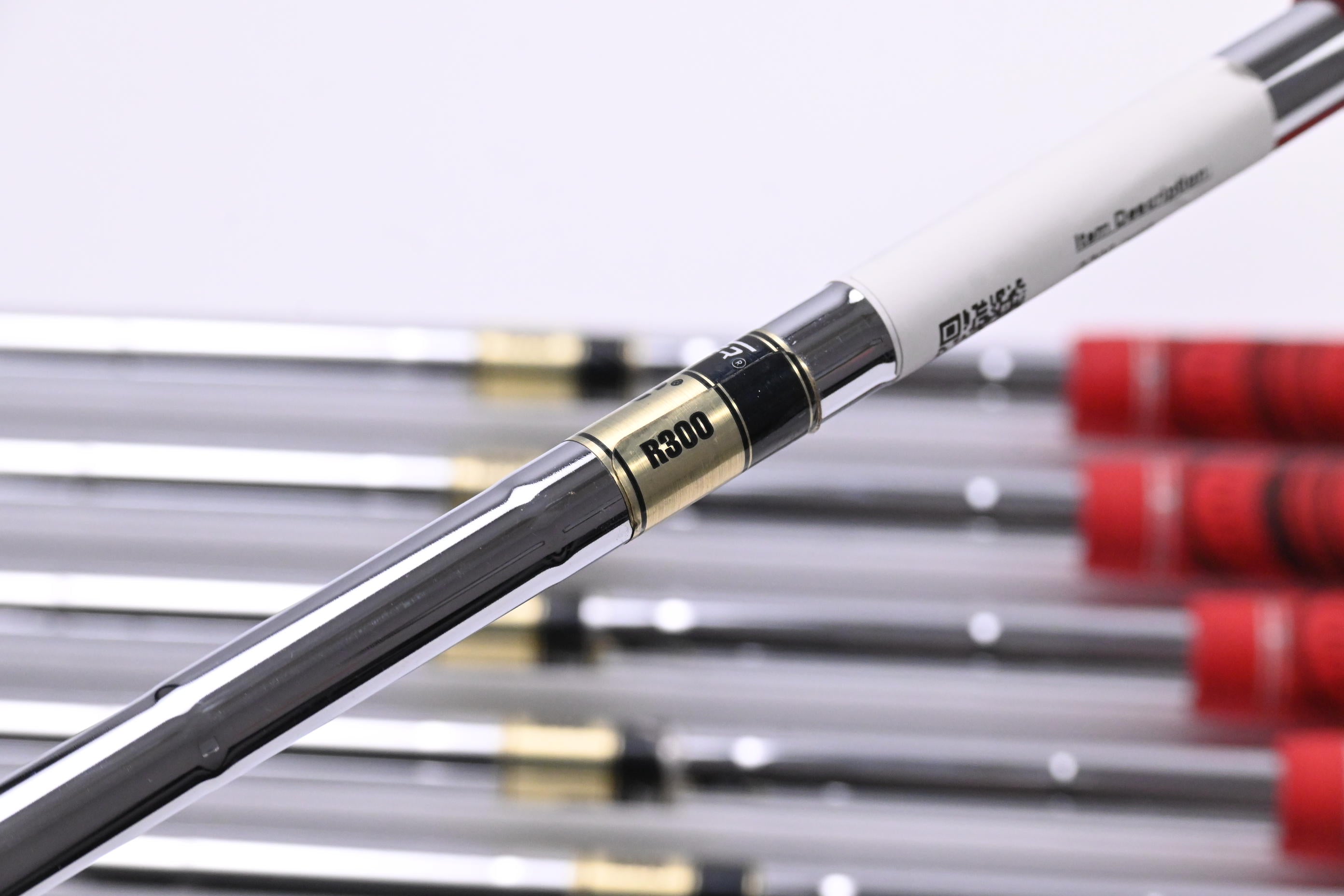 Ping G700 Irons / 6-PW+UW / Green Dot / Regular Flex Dynamic Gold R300 Shafts