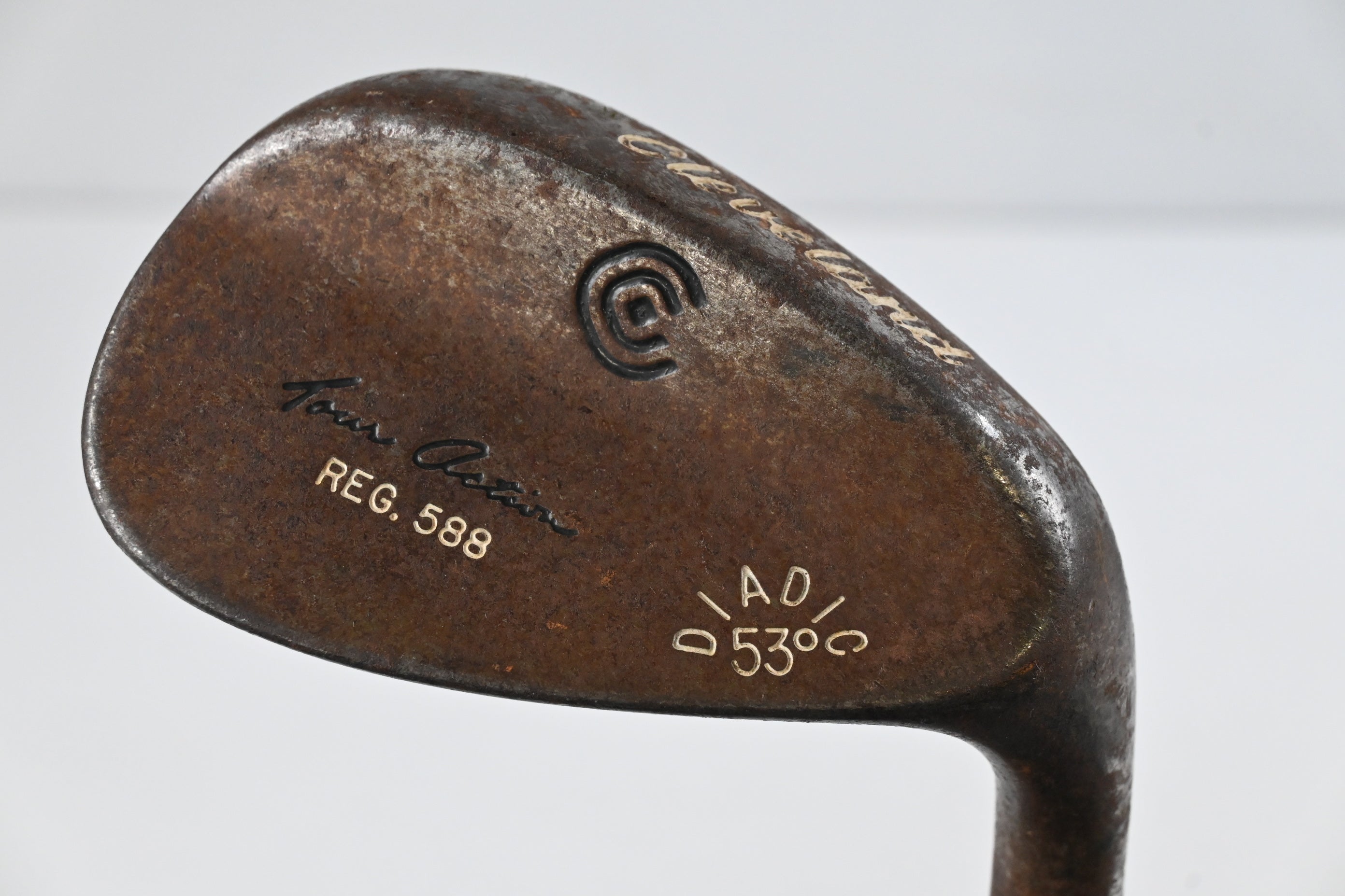 Cleveland 588 Tour Action Gap Wedge / 53 Degree / Stiff Flex Dynamic Gold Shaft