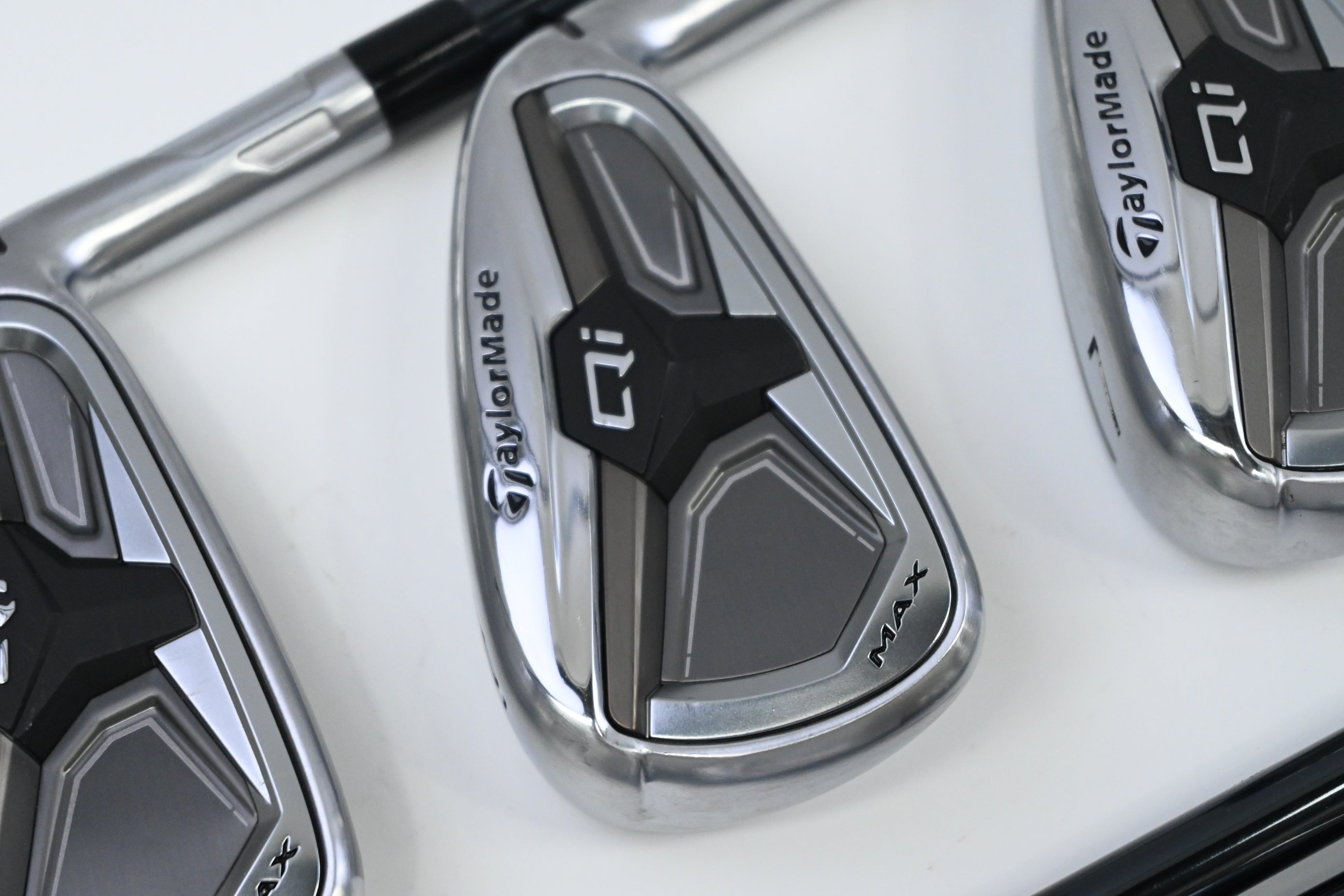 Taylormade Qi Max Irons / 5-PW+SW / Senior Flex UST Recoil Dart ESX 60 Shafts