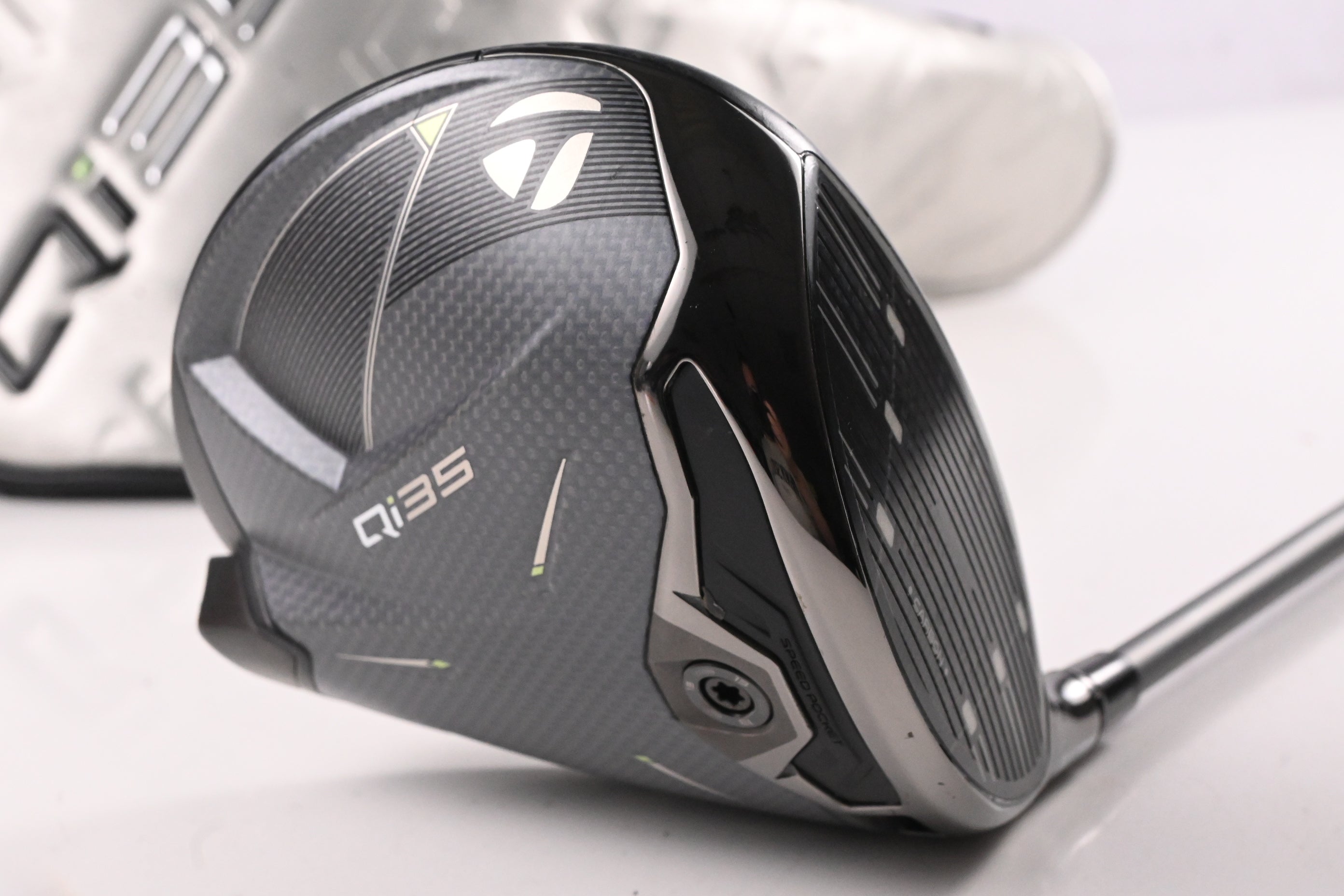 Taylormade Qi35 Driver / 10.5 Degree / Regular Flex Fujikura Air Speeder 50