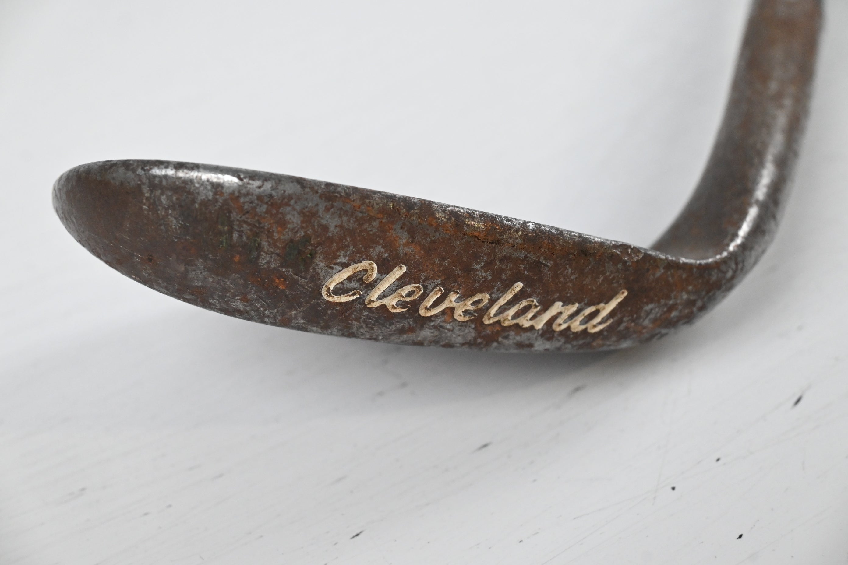 Cleveland 588 Tour Action Gap Wedge / 53 Degree / Stiff Flex Dynamic Gold Shaft