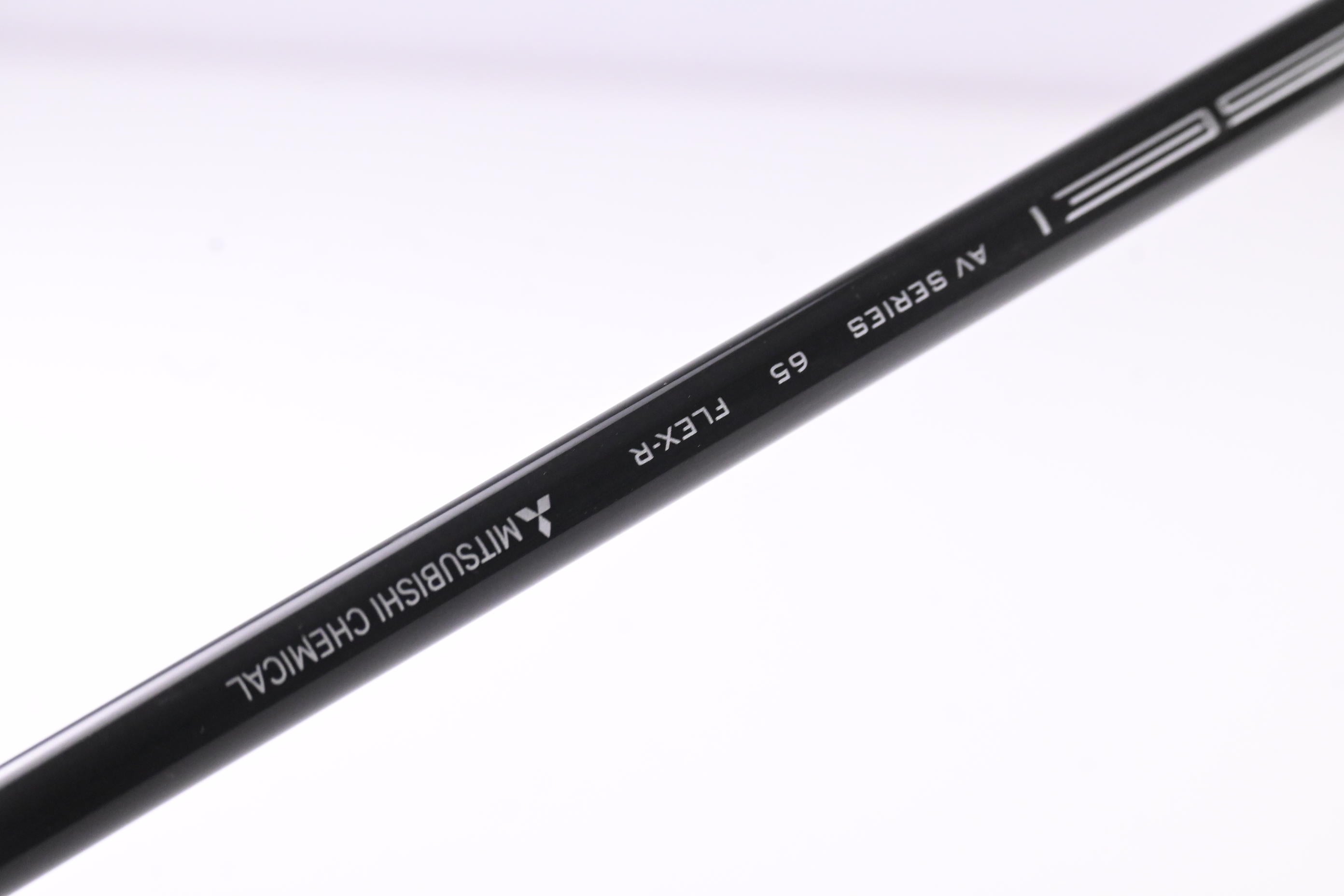 Titleist GT2 Driver / 9 Degree / Regular Flex Tensei AV RAW Blue 65 Shaft
