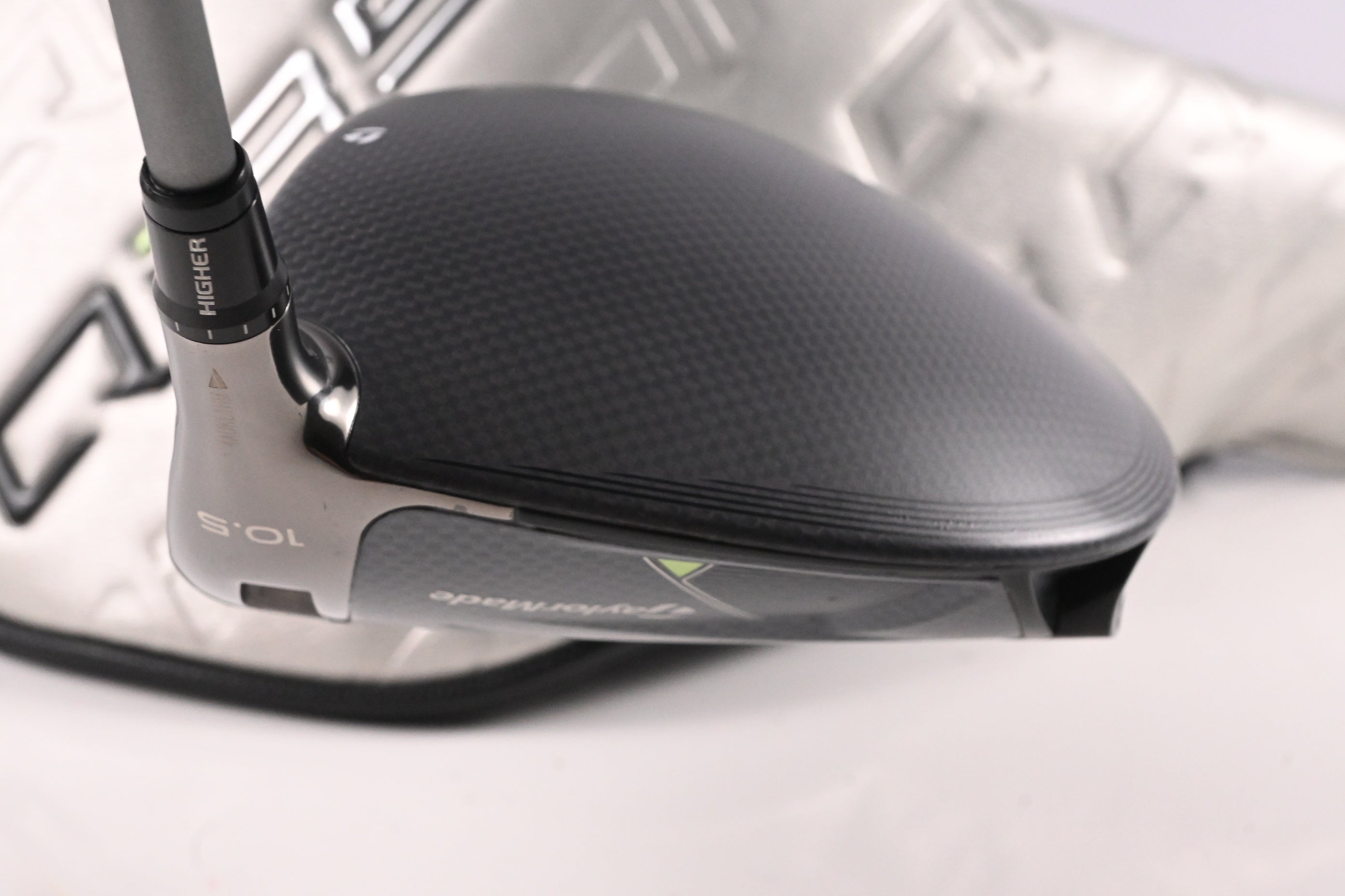 Taylormade Qi35 Driver / 10.5 Degree / Regular Flex Fujikura Air Speeder 50