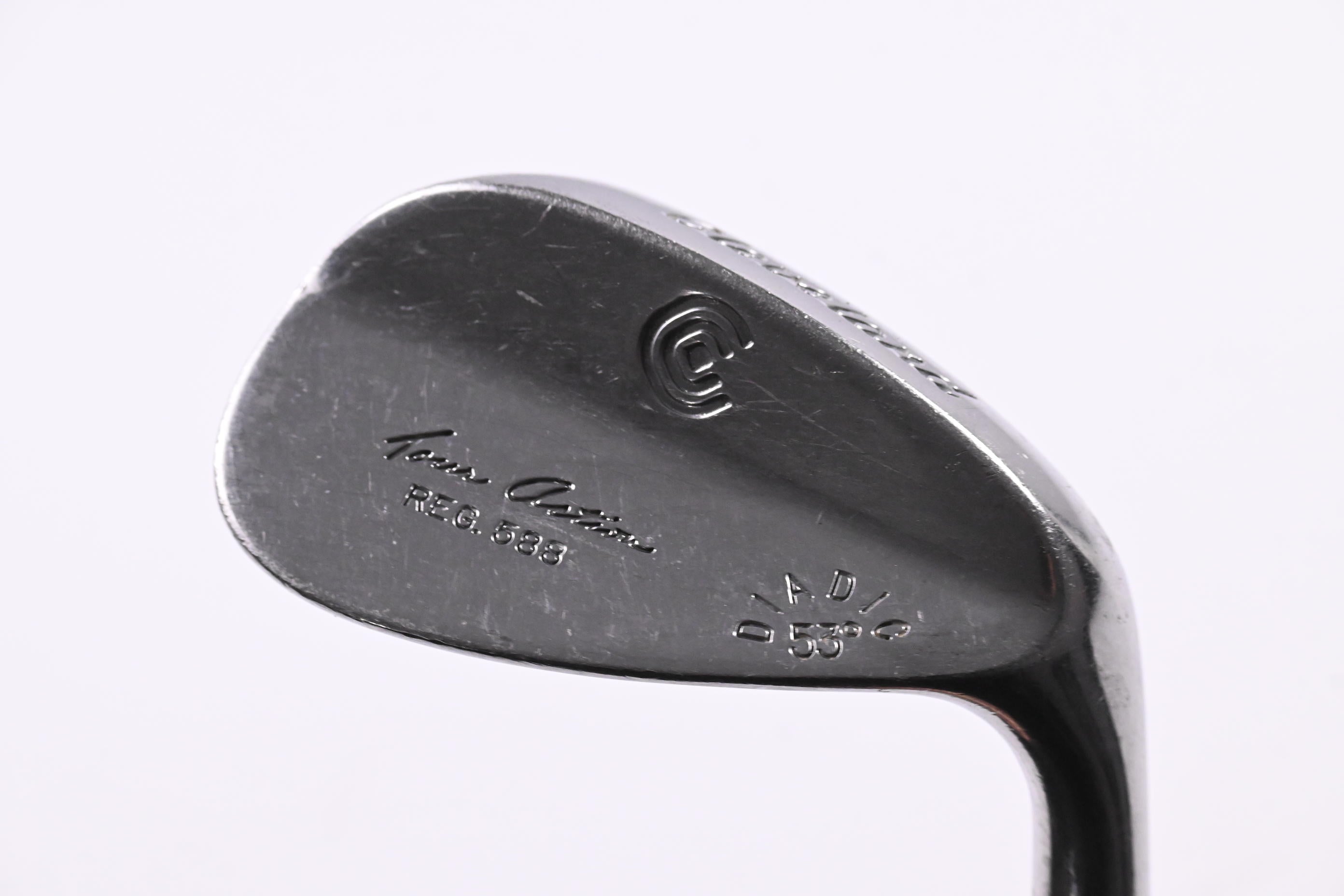 Cleveland 588 Tour Action Gap Wedge / 53 Degree / Regular Flex Dynamic Gold