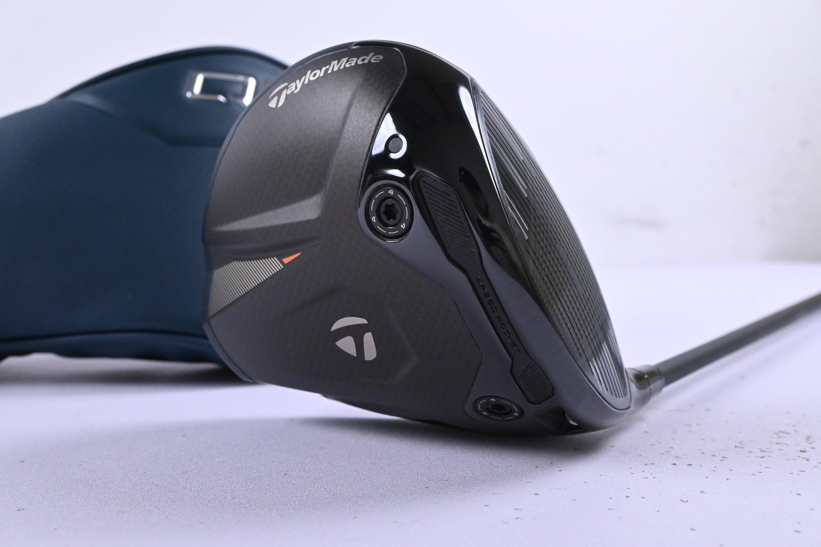 Taylormade Qi4D Driver / 10.5 Degree / Regular Flex REAX 50 Shaft