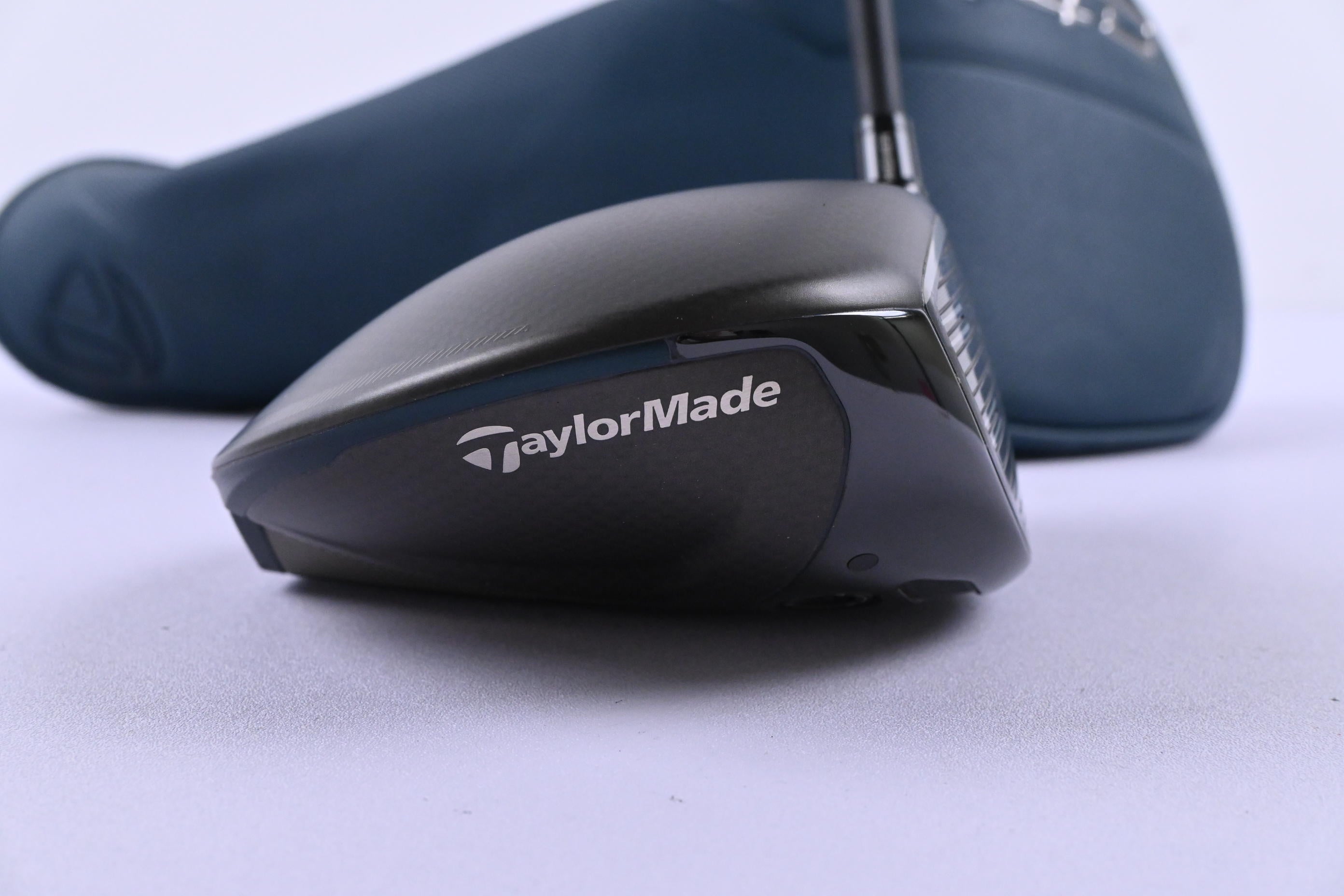 Taylormade Qi4D Driver / 10.5 Degree / Regular Flex REAX 50 Shaft