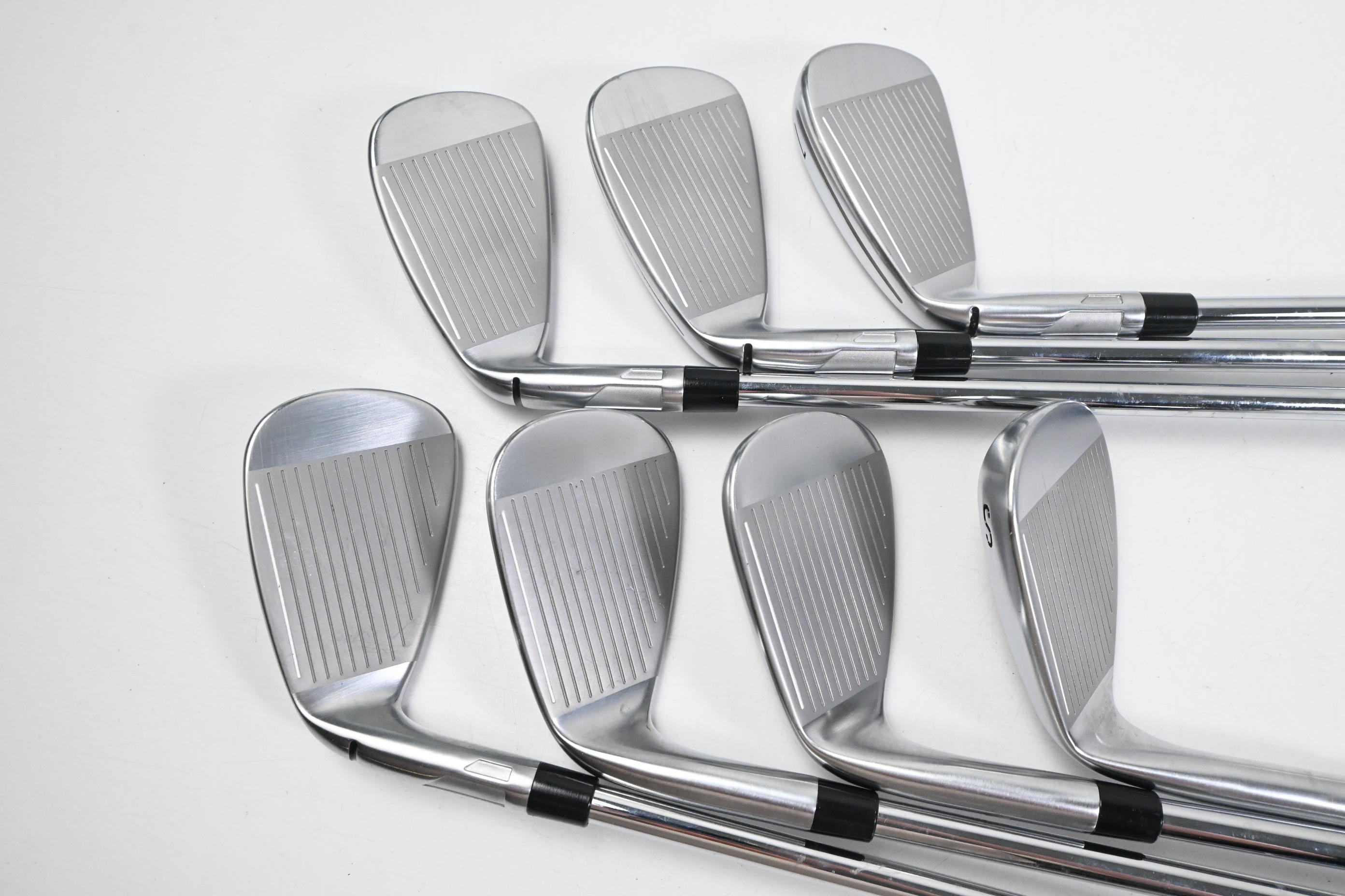 Taylormade Qi Max Irons / 5-PW+SW / Regular Flex KBS MAX MT 85 Shafts