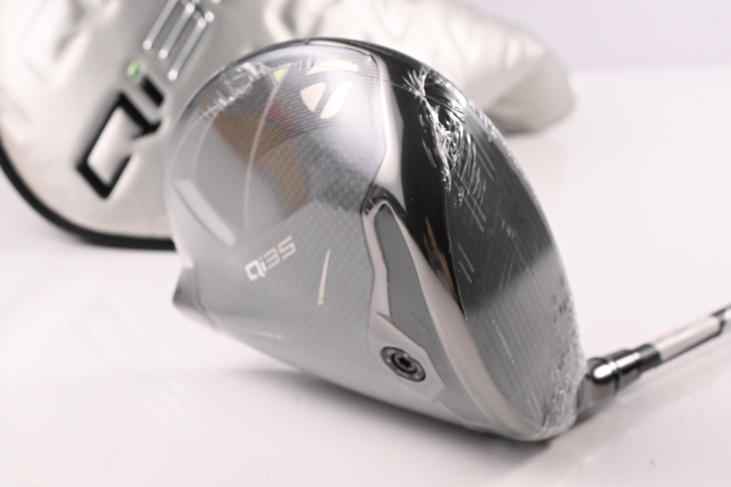 Taylormade Qi35 Driver / 10.5 Degree / Regular Flex Fujikura Ventus Blue 5 Shaft
