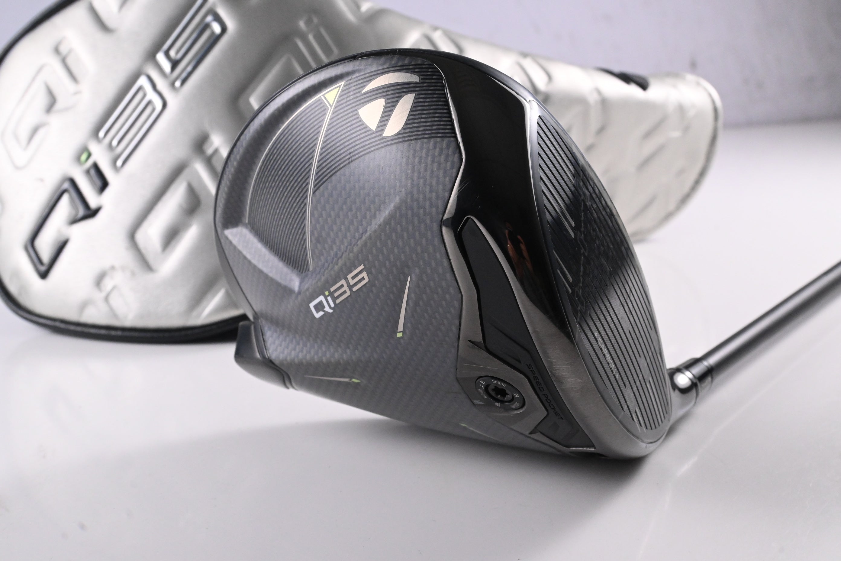 Taylormade Qi35 Driver / 10.5 Degree / Regular Flex Ventus Blue 5 Shaft