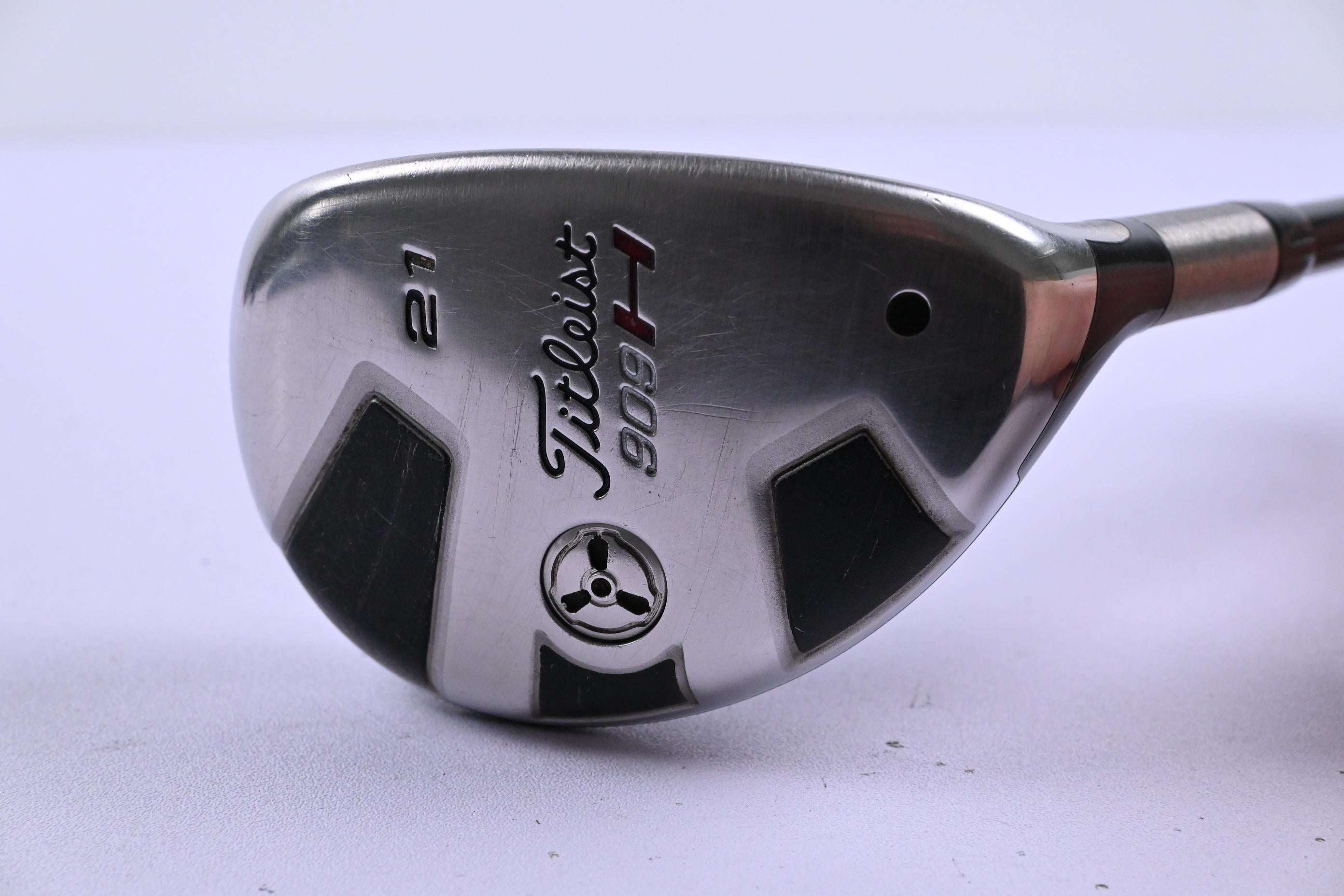 Titleist 909H #3 Hybrid / 21 Degree / Stiff Flex Aldila Voodoo Shaft