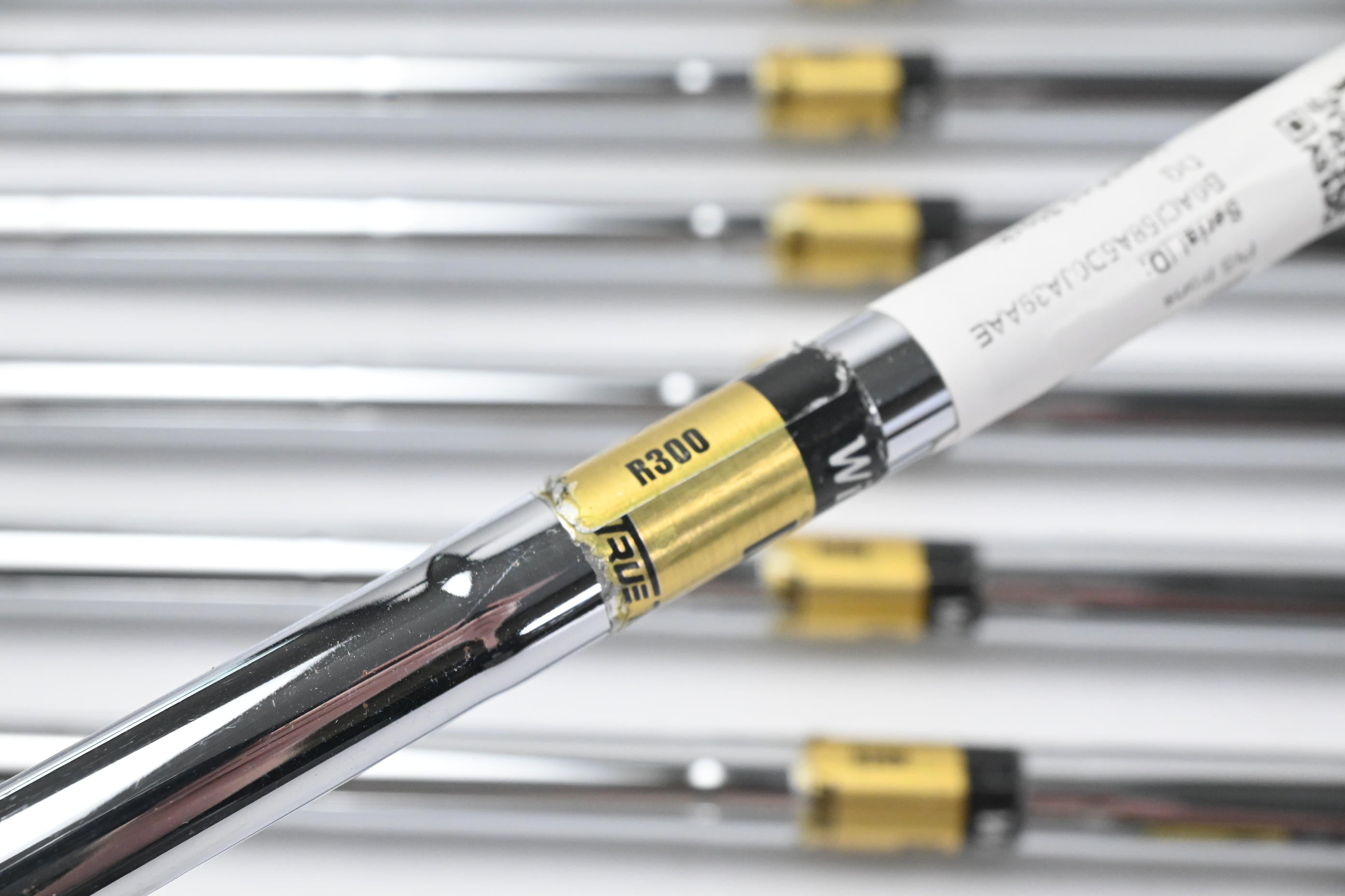 Wilson Pi5 Irons / 3-PW+SW / Regular Flex Dynamic Gold R300 Steel Shafts