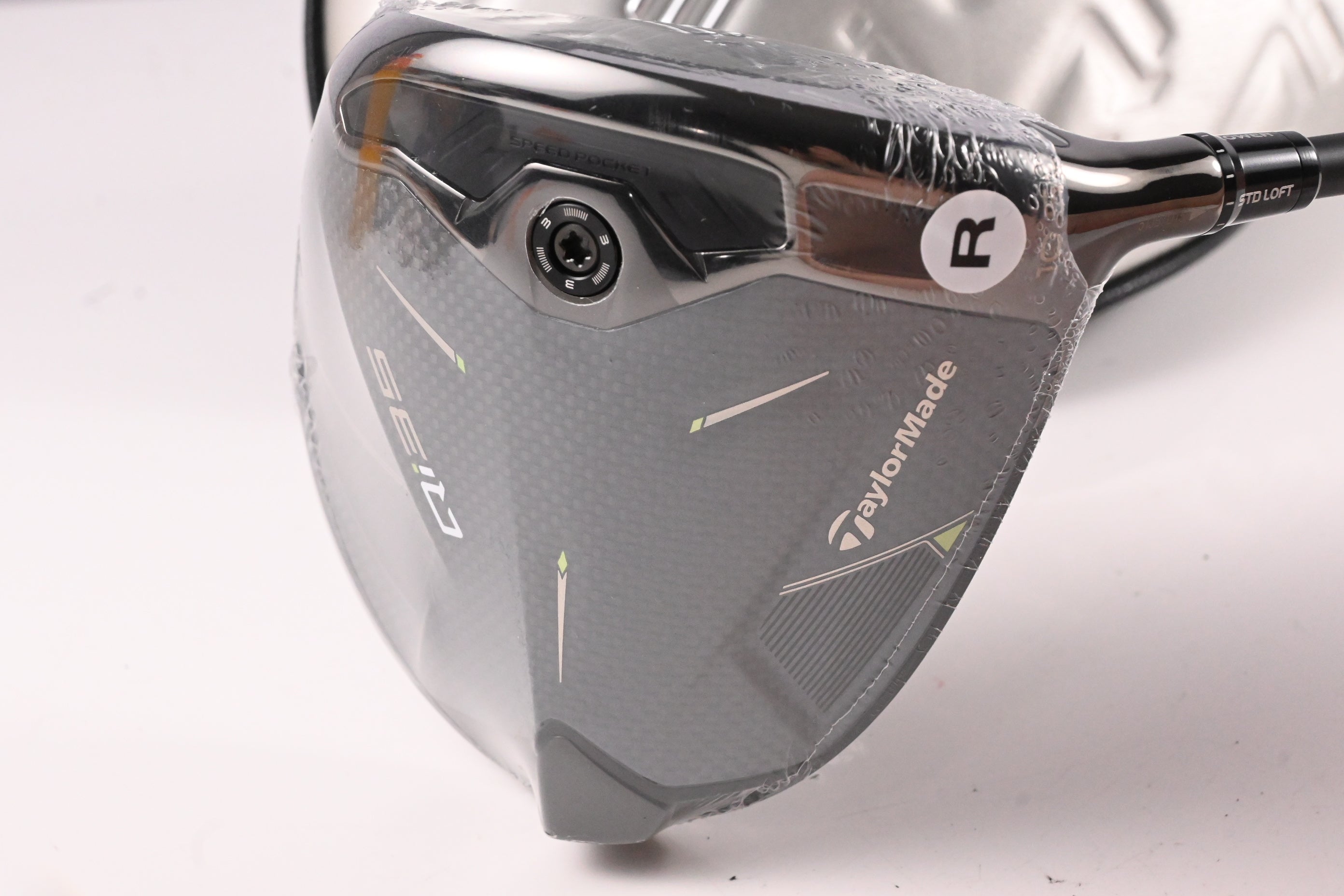 Taylormade Qi35 Driver / 10.5 Degree / Regular Flex Fujikura Ventus Blue 5 Shaft