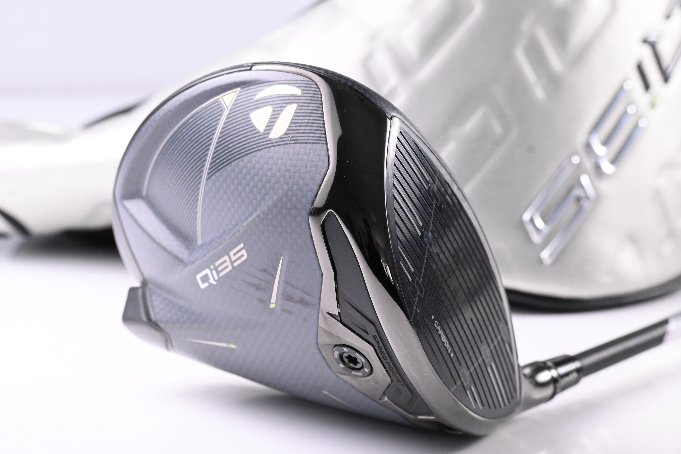 Taylormade Qi35 Driver / 10.5 Degree / Regular Flex Fujikura Ventus Blue 5 Shaft
