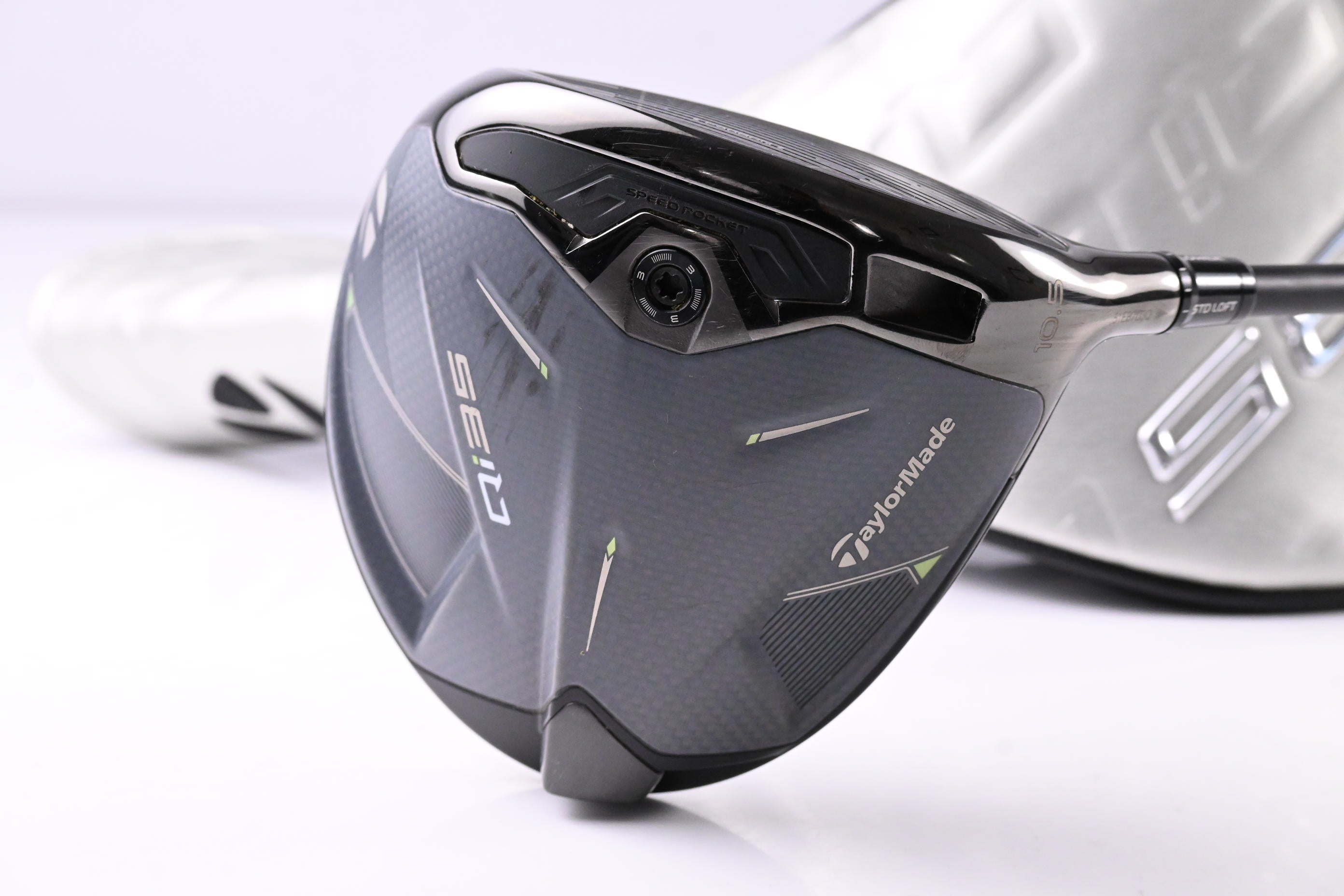 Taylormade Qi35 Driver / 10.5 Degree / Regular Flex Fujikura Ventus Blue 5 Shaft