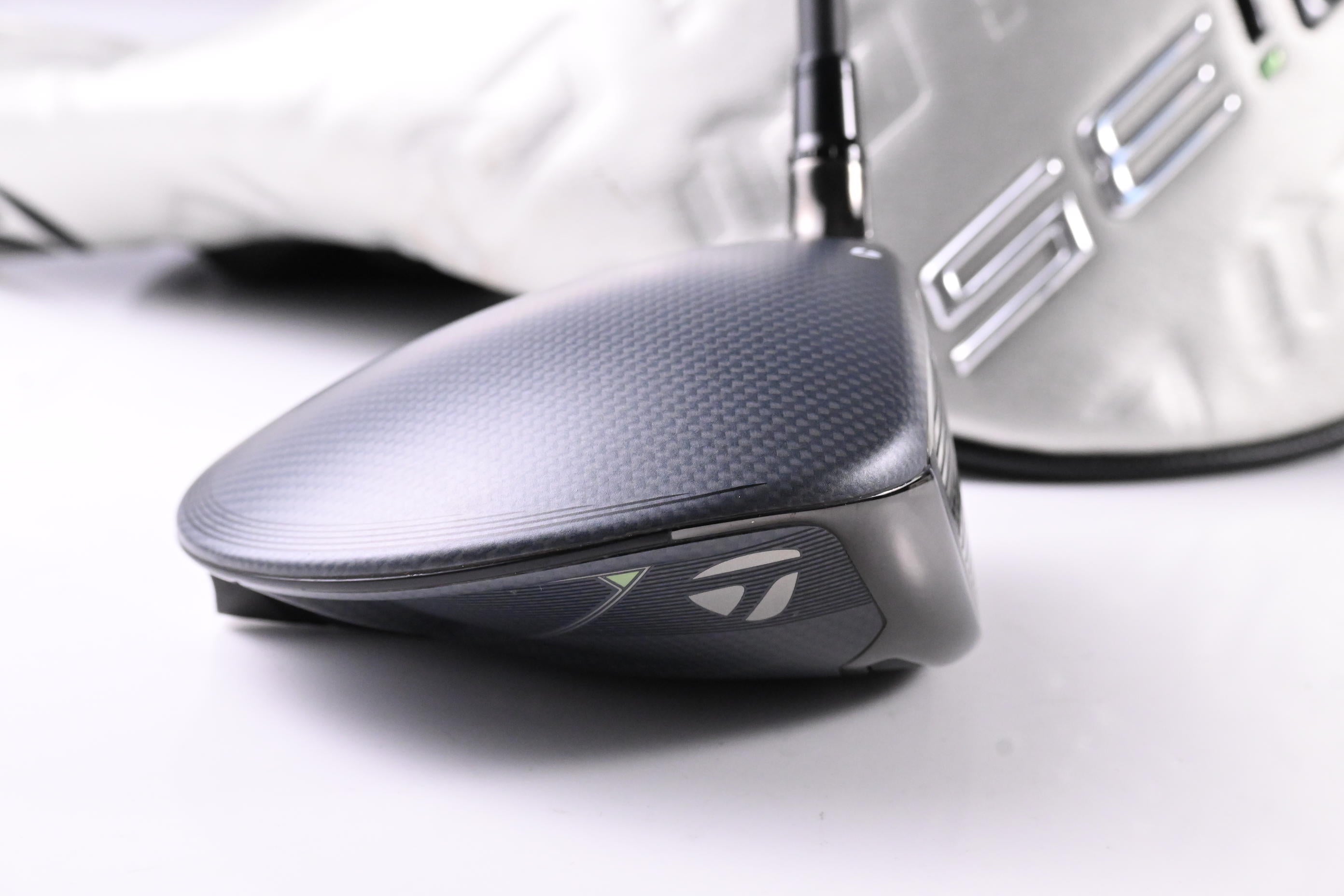 Taylormade Qi35 Driver / 10.5 Degree / Regular Flex Fujikura Ventus Blue 5 Shaft