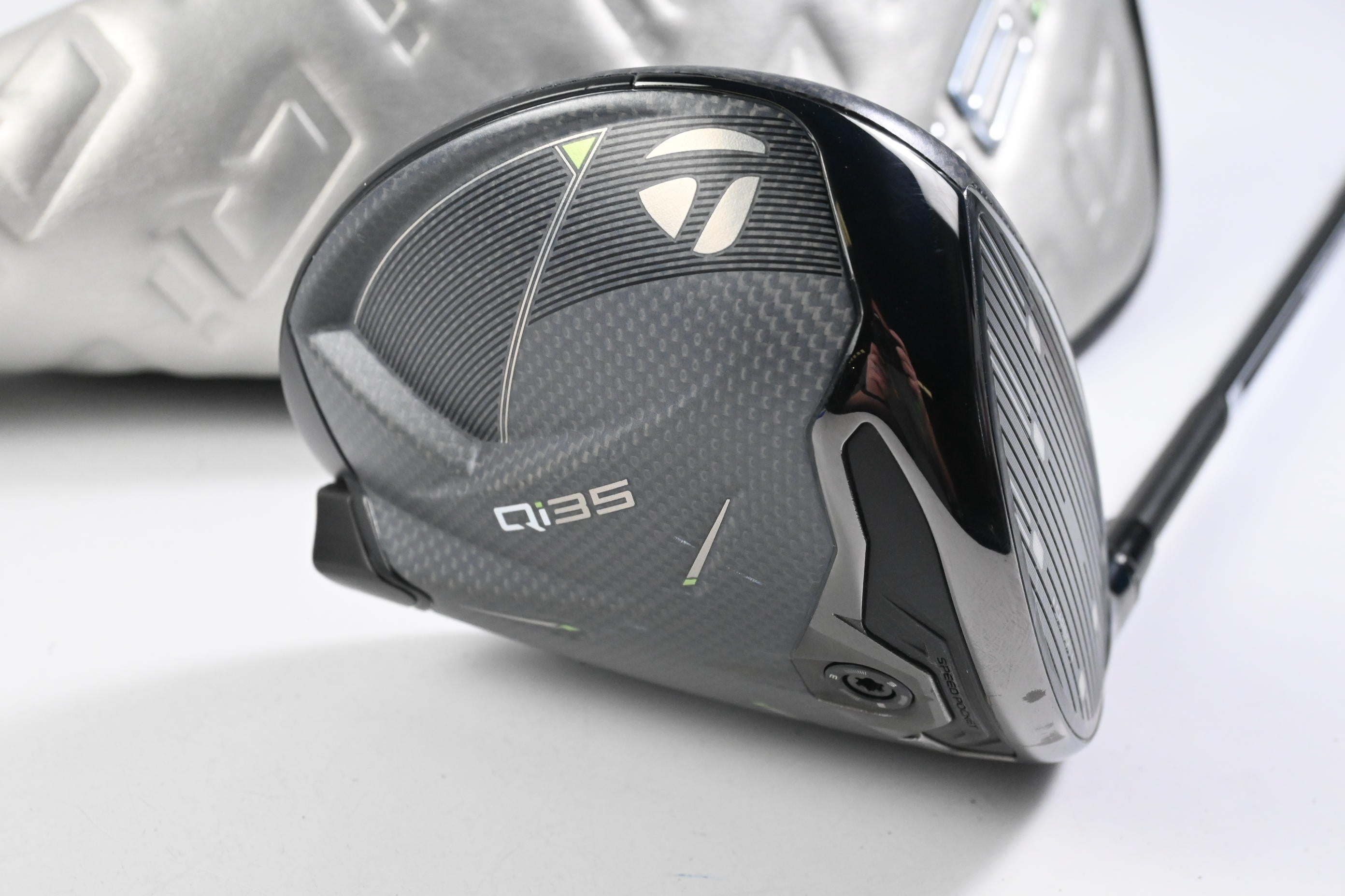 Taylormade Qi35 Driver / 10.5 Degree / Regular Flex Fujikura Ventus Blue 5 Shaft