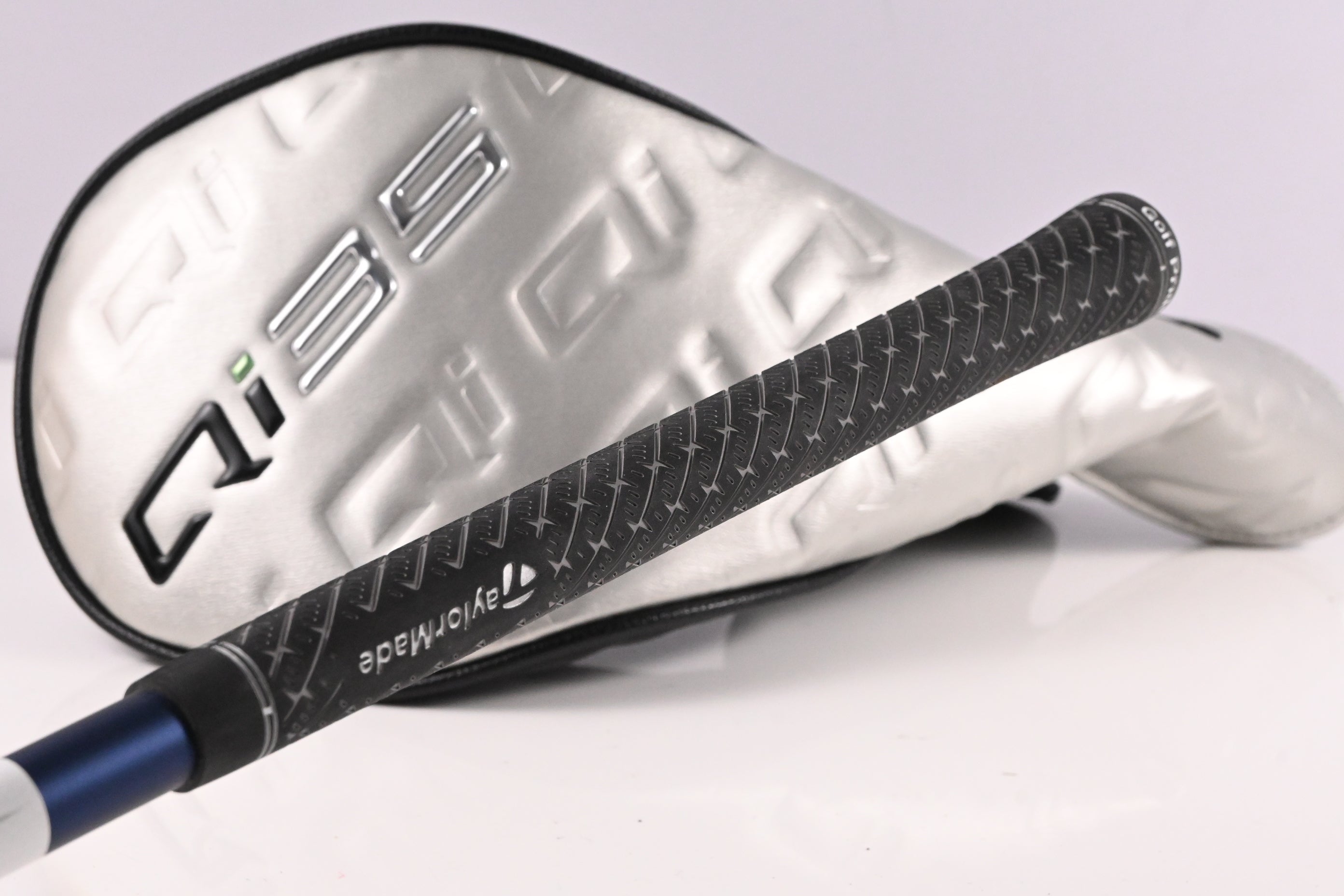 Taylormade Qi35 Driver / 10.5 Degree / Regular Flex Fujikura Ventus Blue 5 Shaft