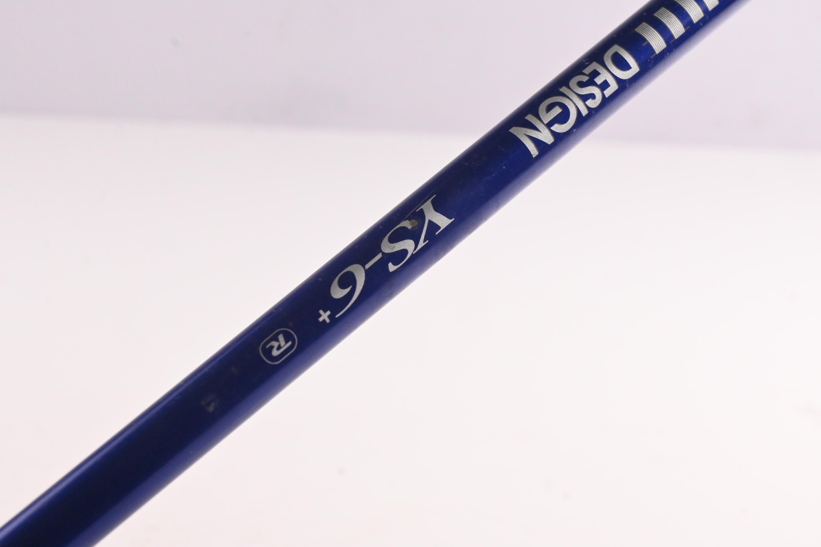 Titleist 907 D2 Driver / 10.5 Degree / Regular Flex Graphite Design Tour AD YS-6