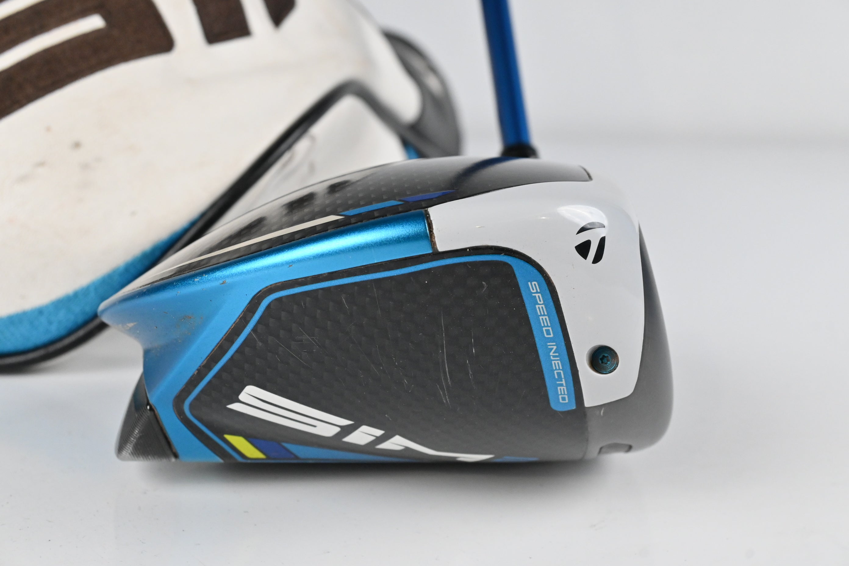 Taylormade SIM2 Driver / 10.5 Degree / Regular Flex Evenflow Riptide CB 50 Shaft