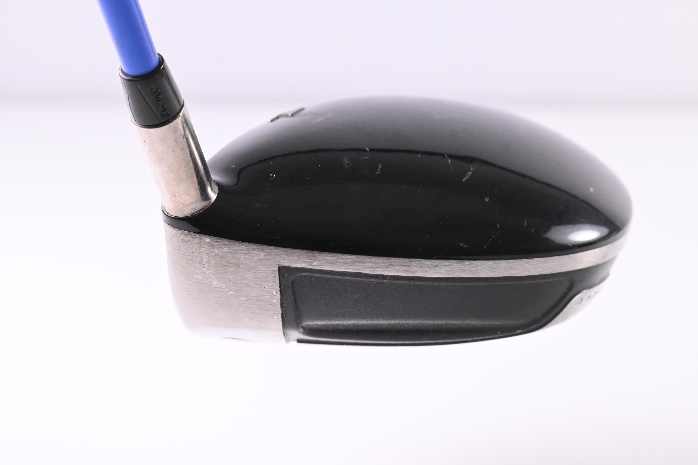 Titleist 907 D2 Driver / 9.5 Degree / Stiff Flex Grafalloy Blue Shaft