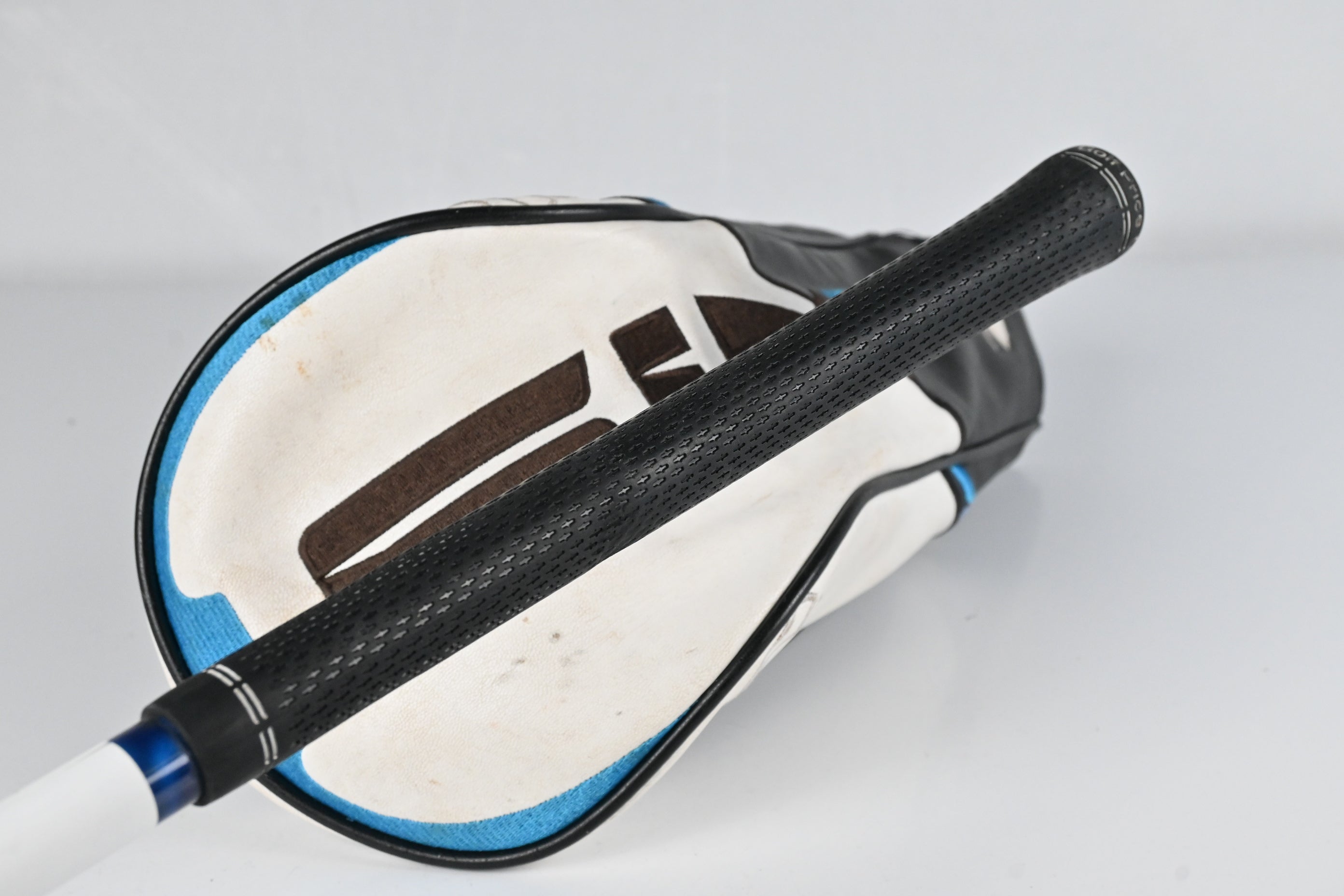 Taylormade SIM2 Driver / 10.5 Degree / Regular Flex Evenflow Riptide CB 50 Shaft