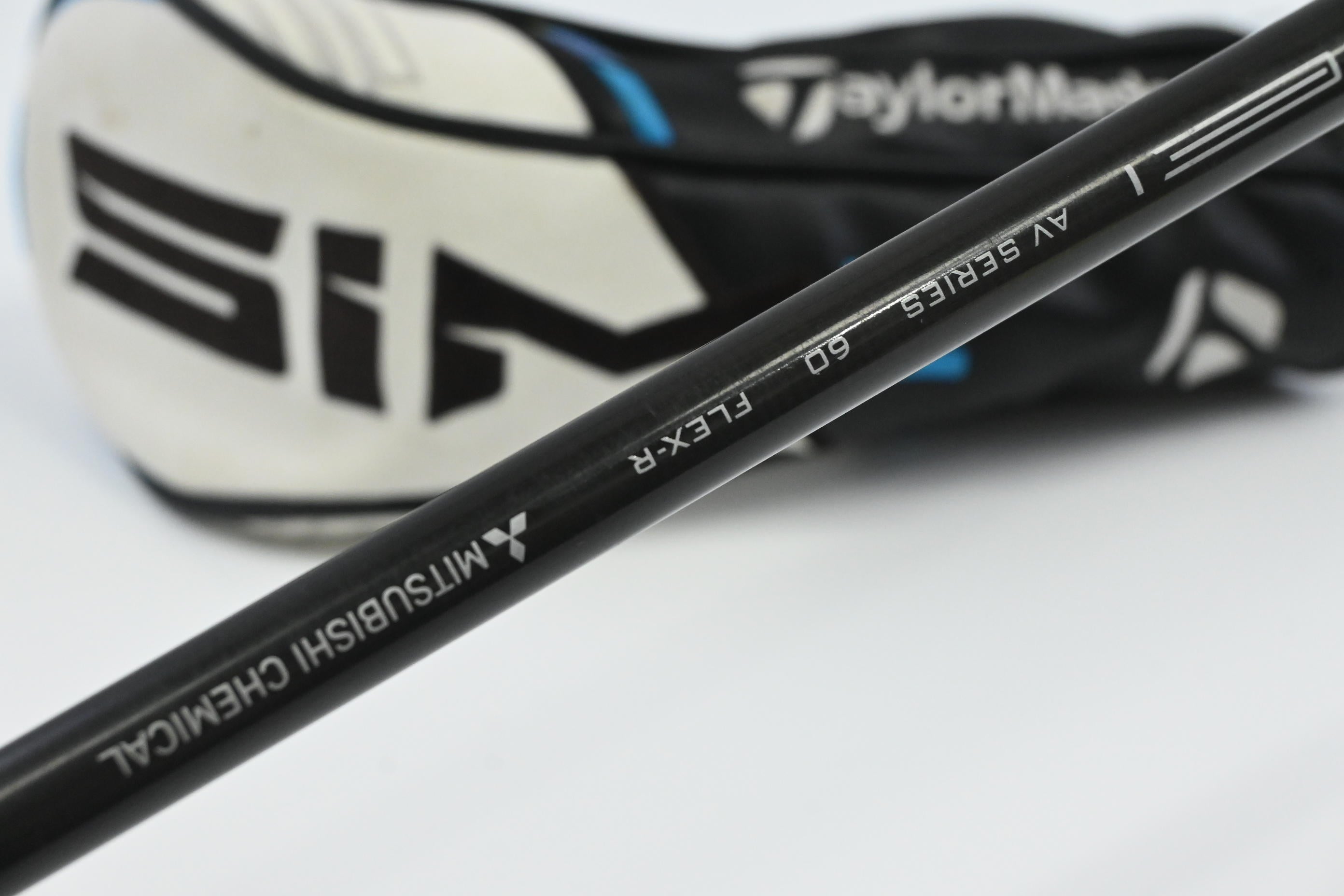 Taylormade SIM2 Ti #3 Wood / 15 Degree / Regular Flex Tensei AV Raw Blue 60