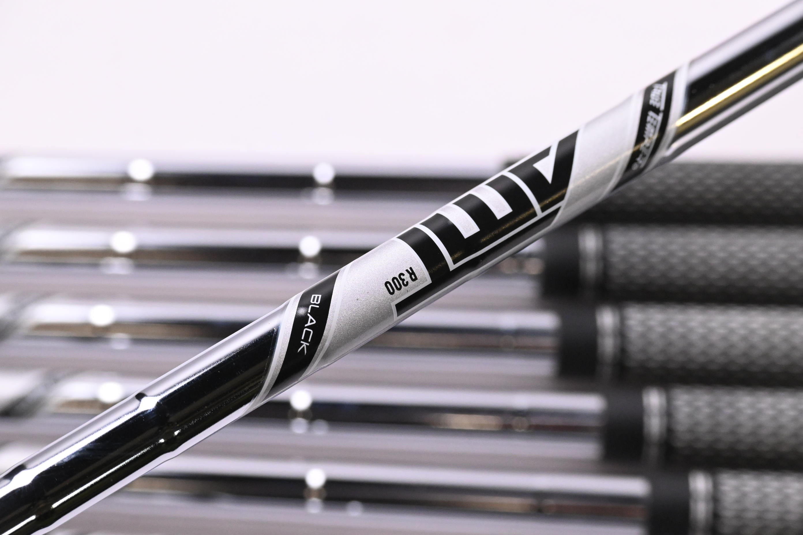 Titleist 718 AP3 Irons / 4-PW+48° / Regular Flex AMT Black R300 Shafts
