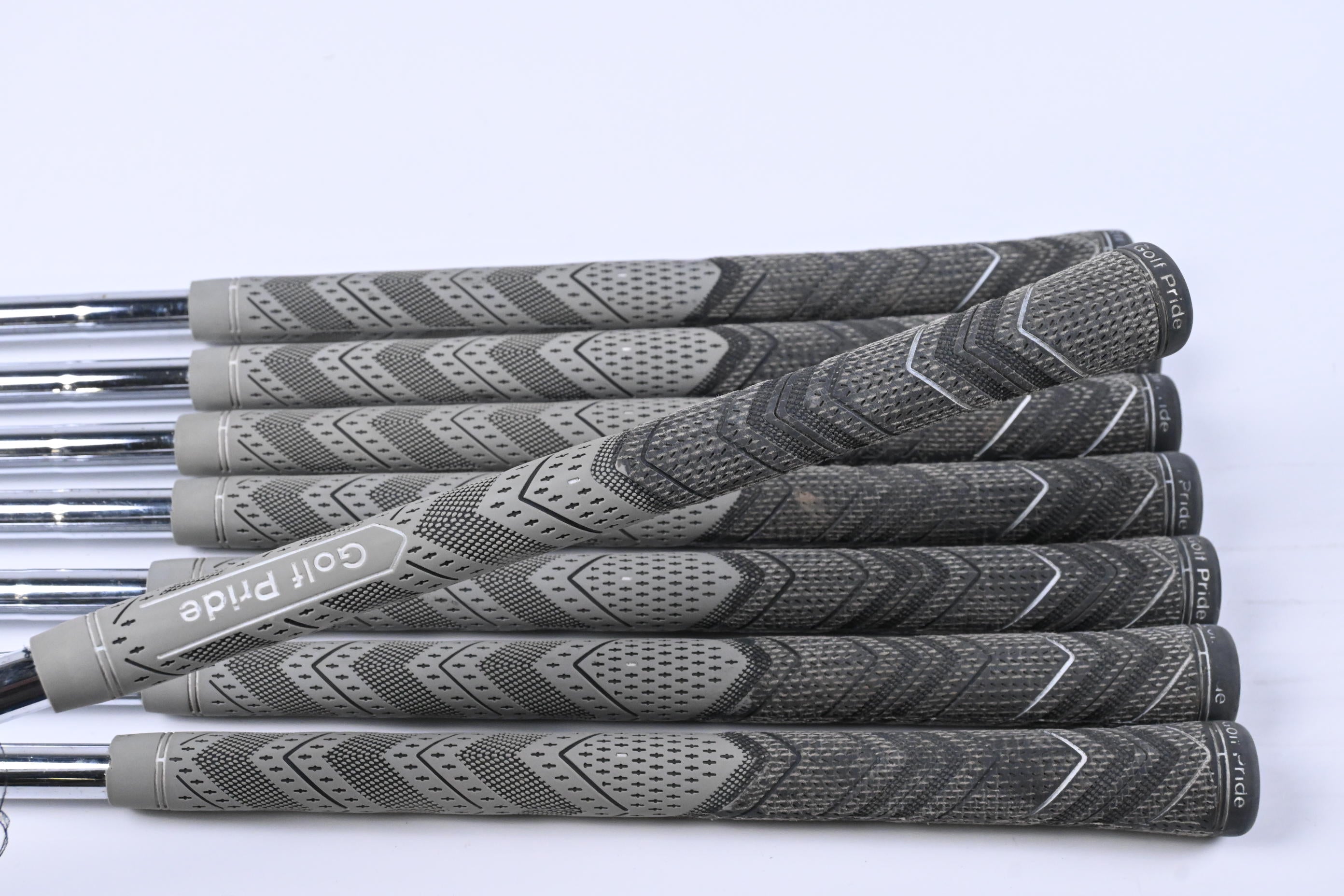 Titleist 690CB Irons / 3-PW / Regular Flex Dynamic Gold R300 Shafts